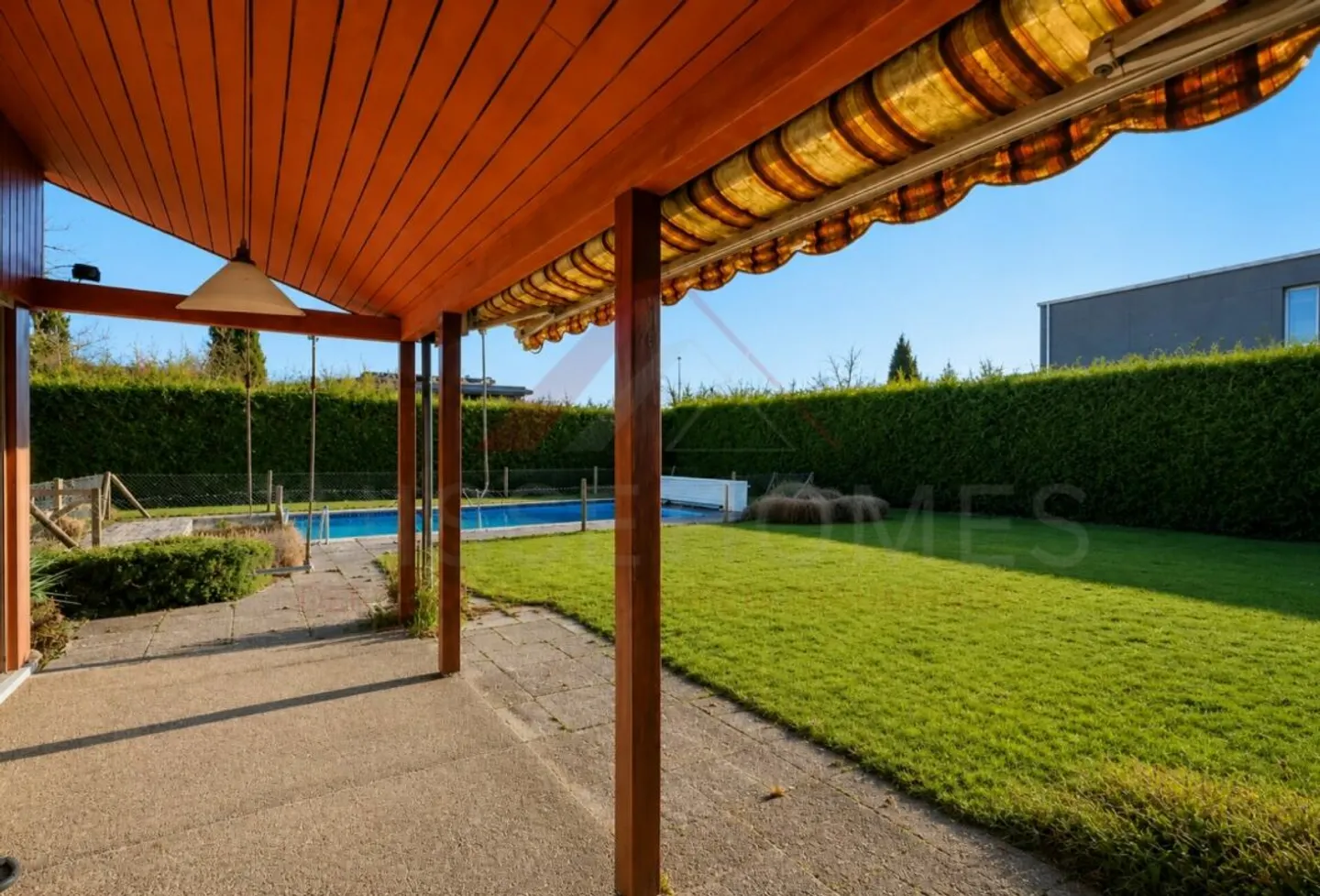 Casa familiare esclusiva con piscina - Foto 9 di 24