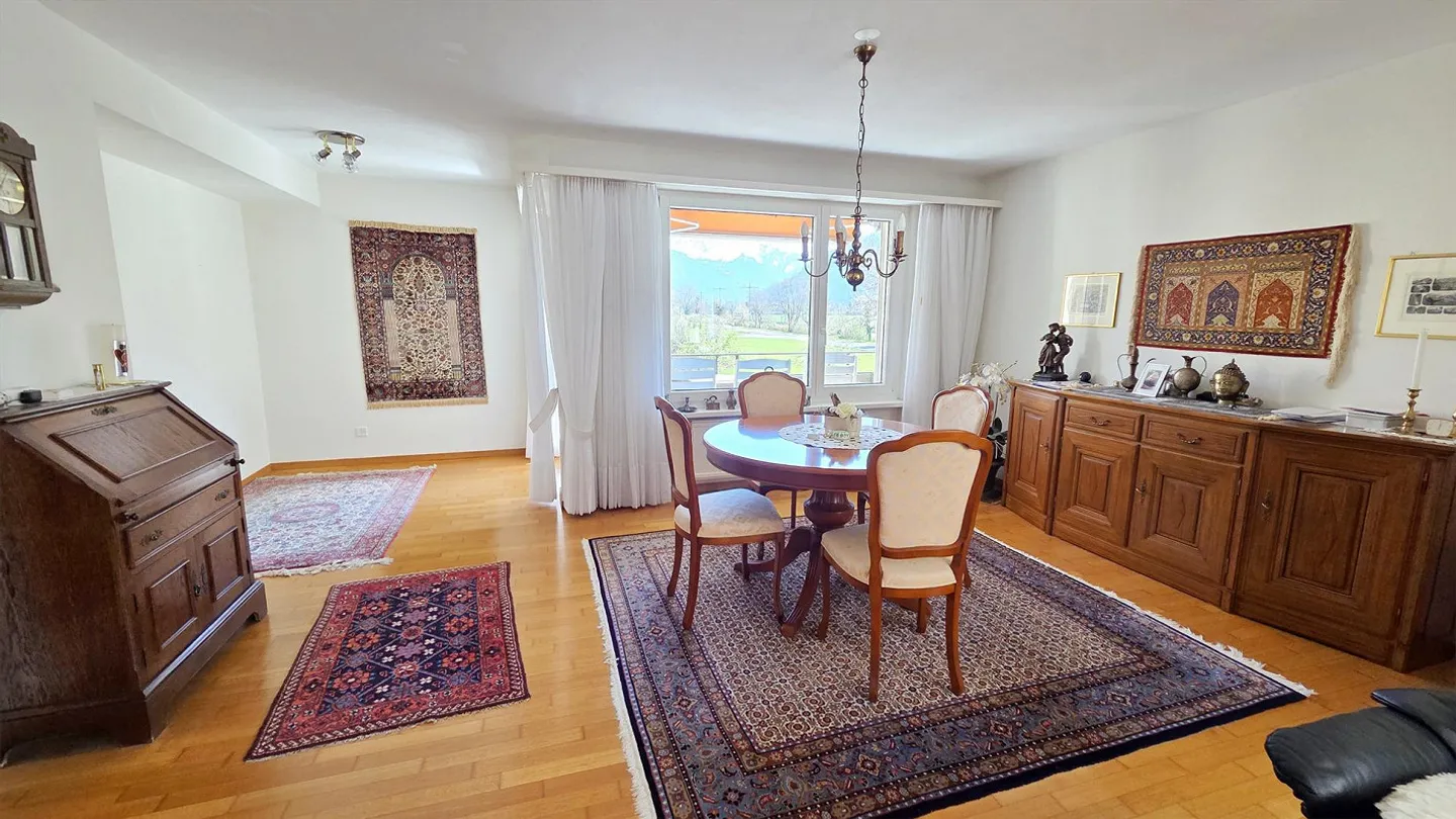 Appartement spacieux de 4 ½ pièces avec vue sur la verdure et deux balcons - Photo 3 sur 22