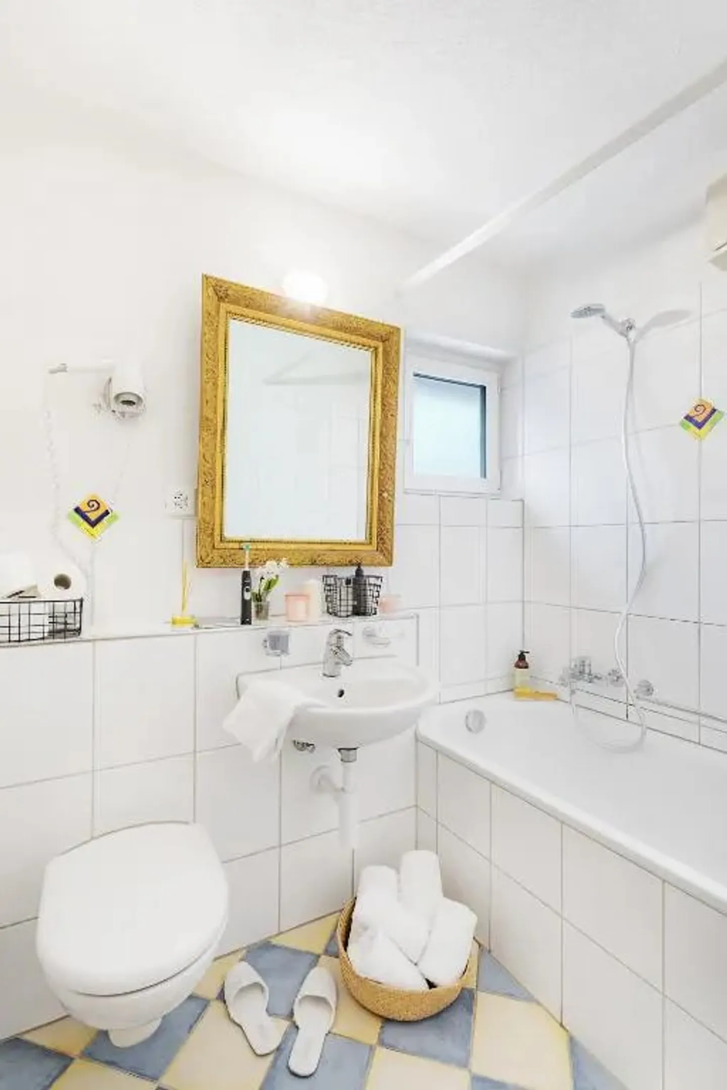 Basement Studio near airport - Photo 3 of 7