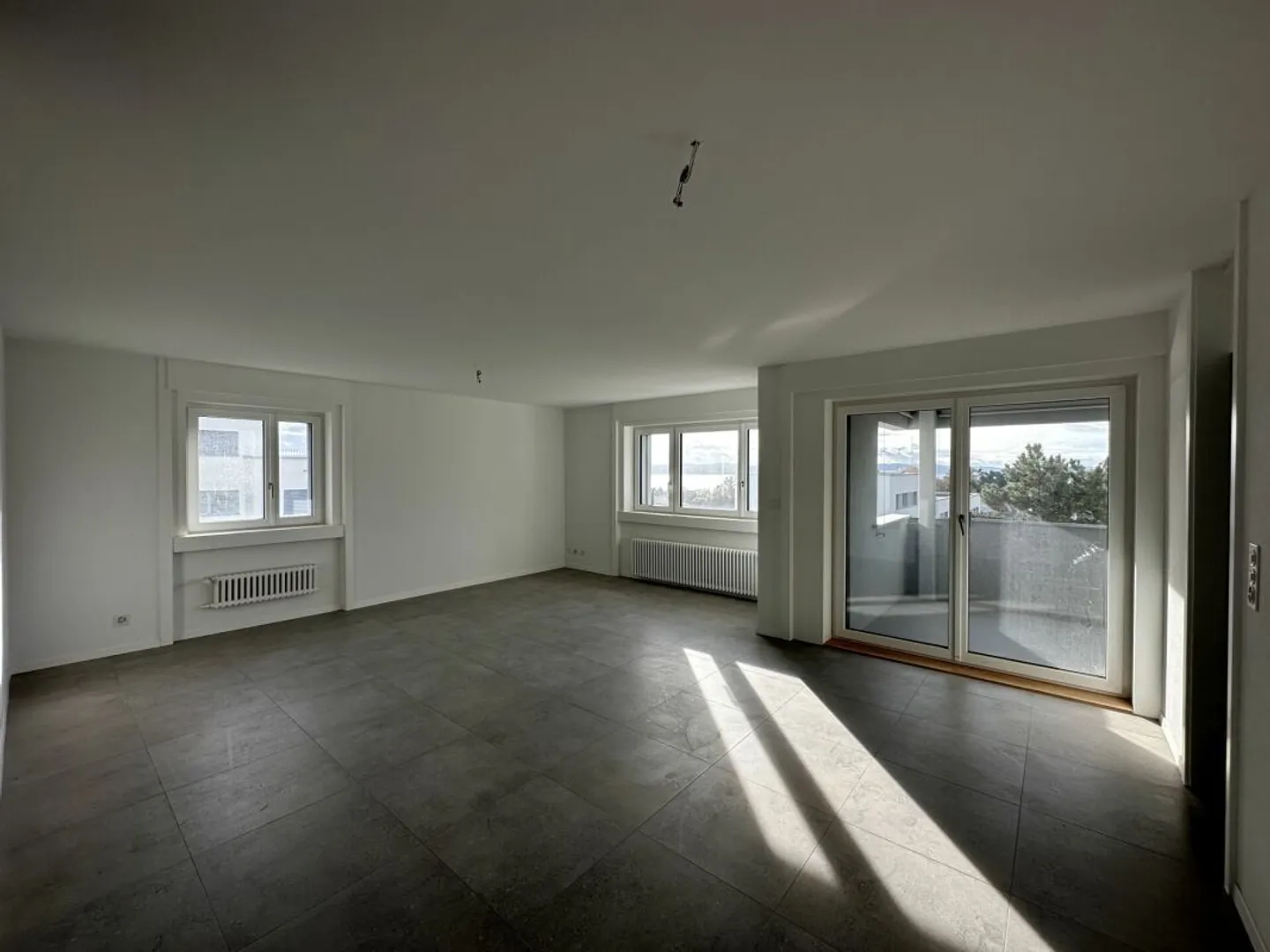 Beautiful 4.5-room apartment, completely renovated in 2023 with balcony! - Photo 1 of 8