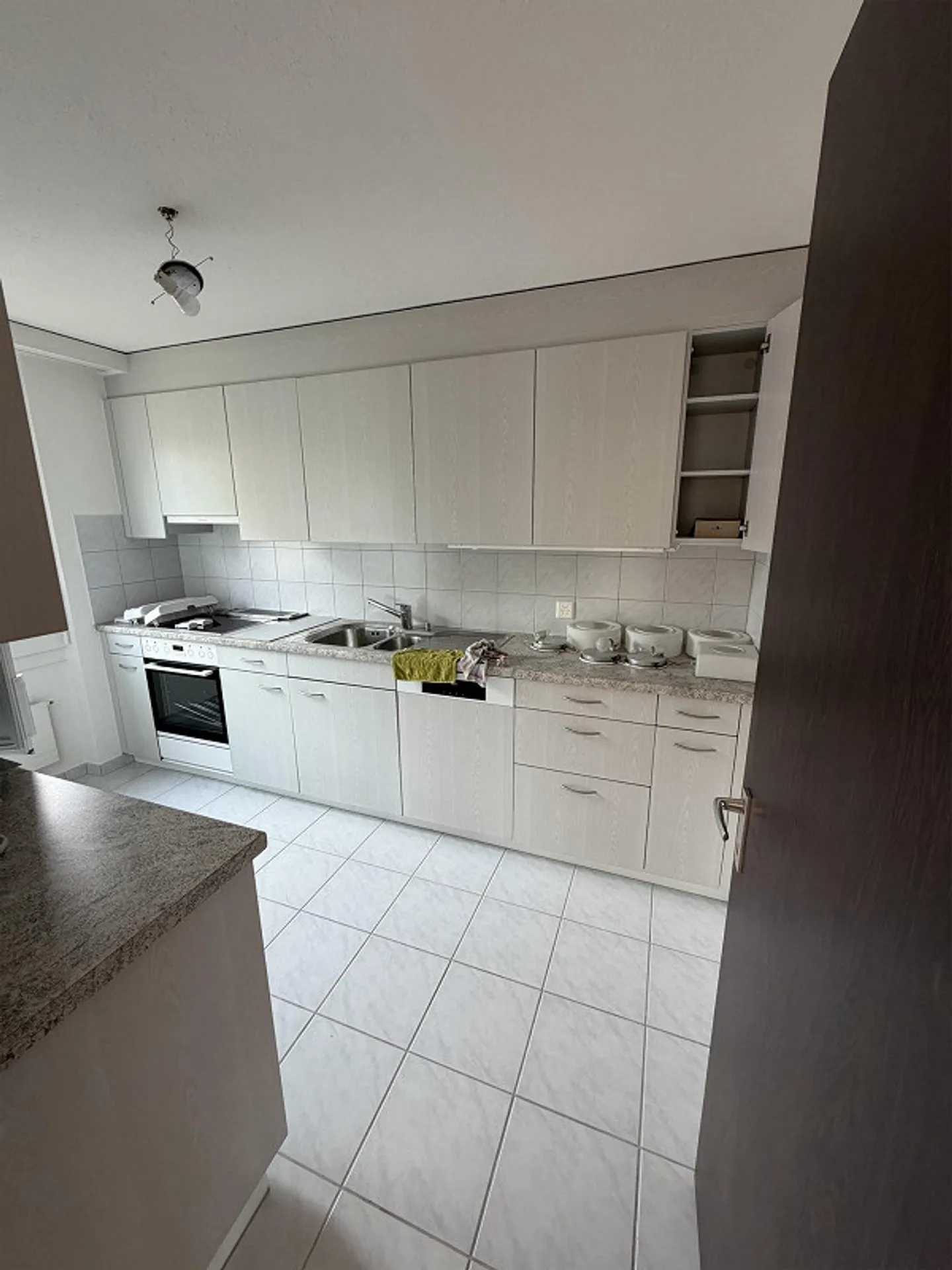 Beautiful and bright 4.5 room apartment in the center of Herisau - Photo 2 of 15