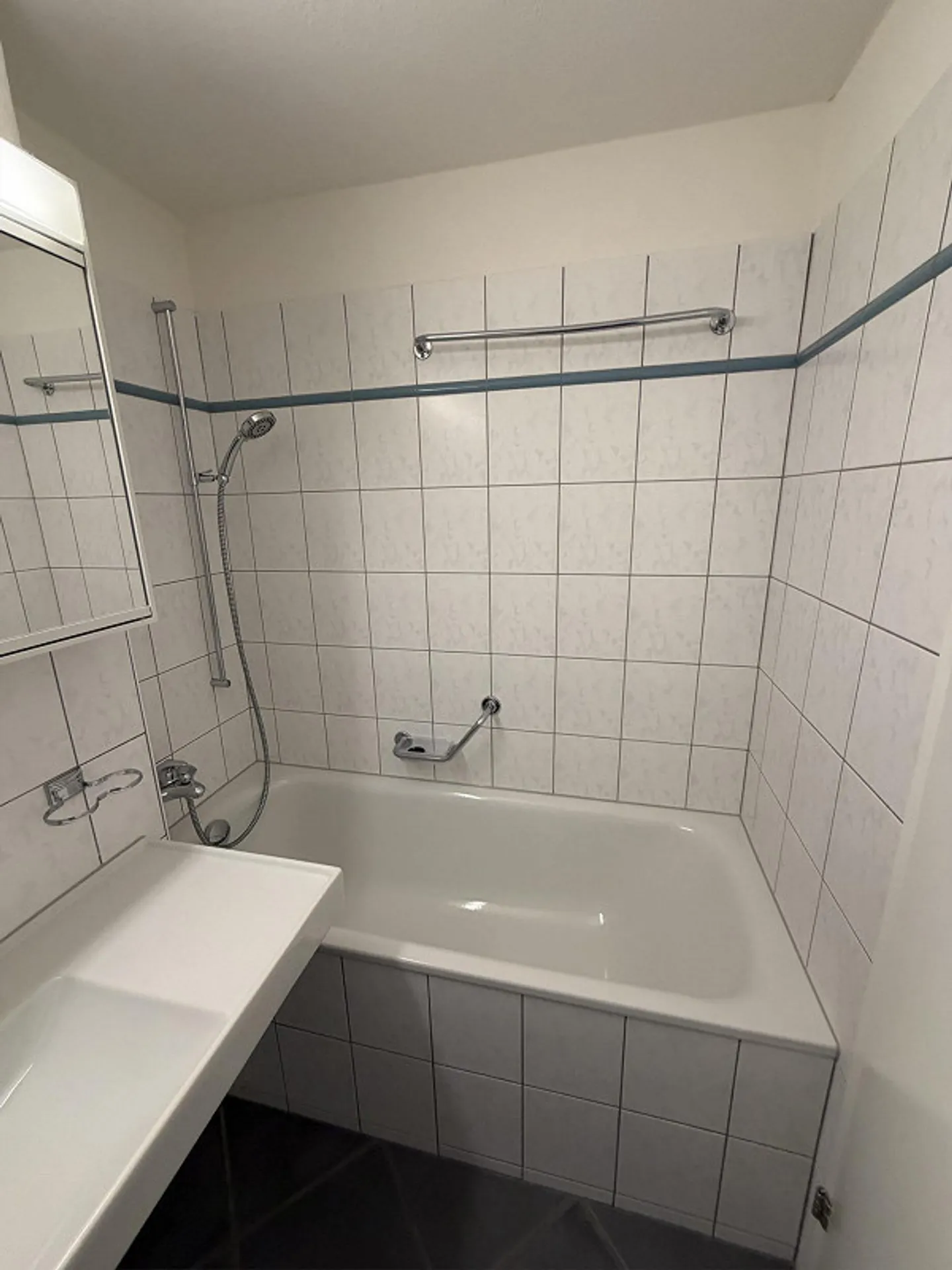 Beautiful and bright 4.5 room apartment in the center of Herisau - Photo 5 of 15