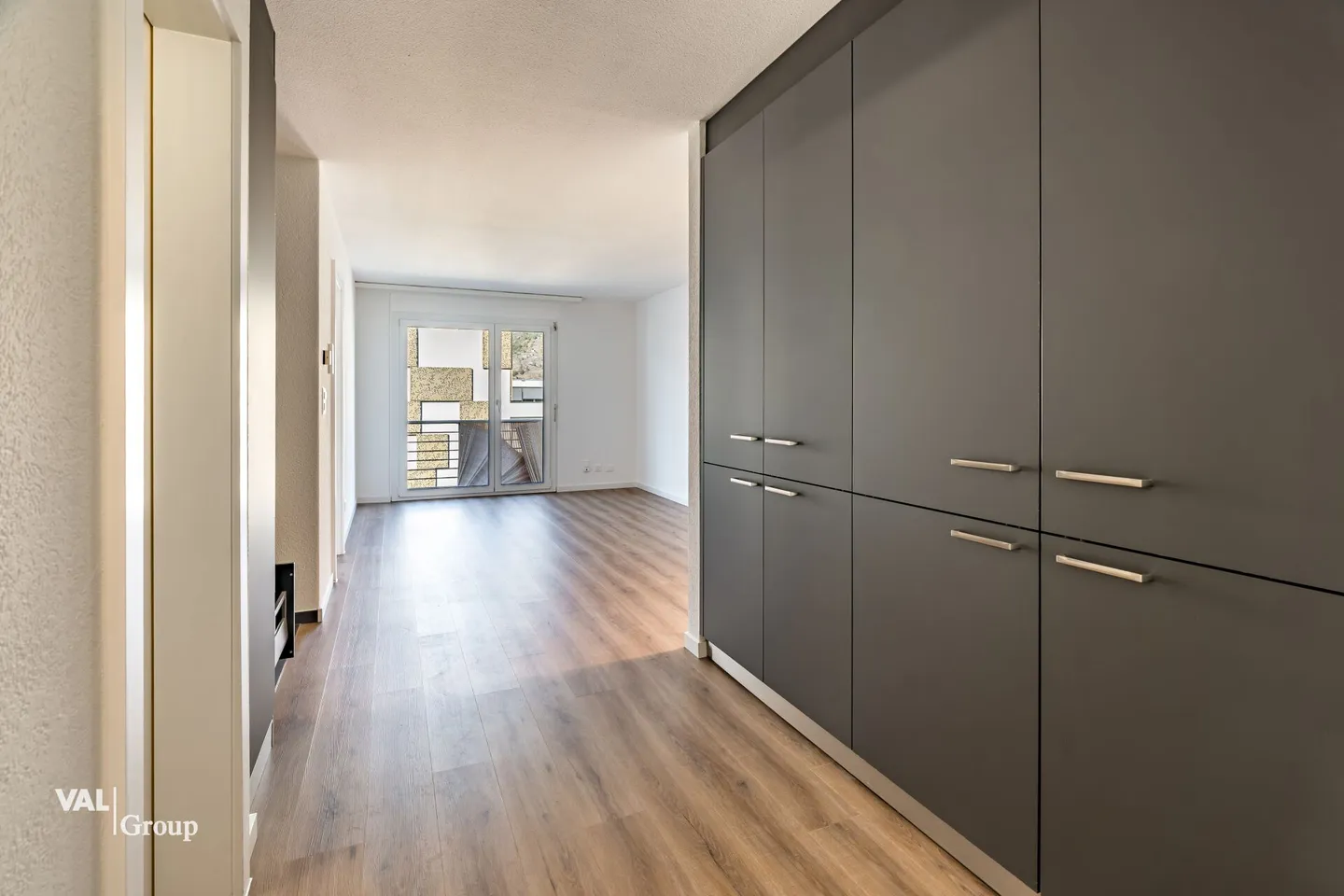 Appartement attrayant de 2,5 pièces dans un emplacement privilégié à Visp - idéal comme bien d'investissement ou résidence principale - Photo 2 sur 12