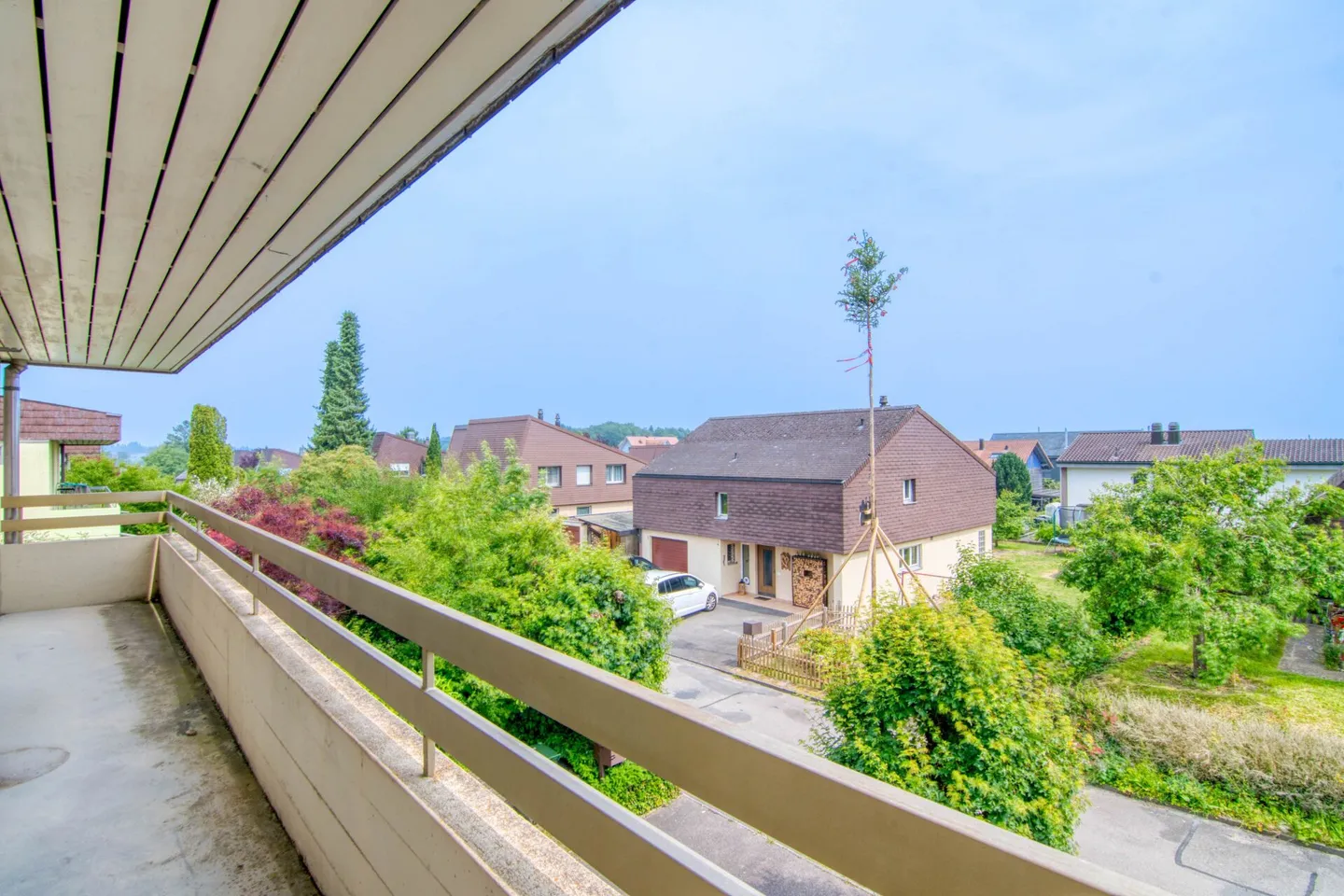 Maison individuelle de 6,5 pièces située au calme à Meikirch avec intimité et espace pour plusieurs véhicules - Photo 21 sur 34