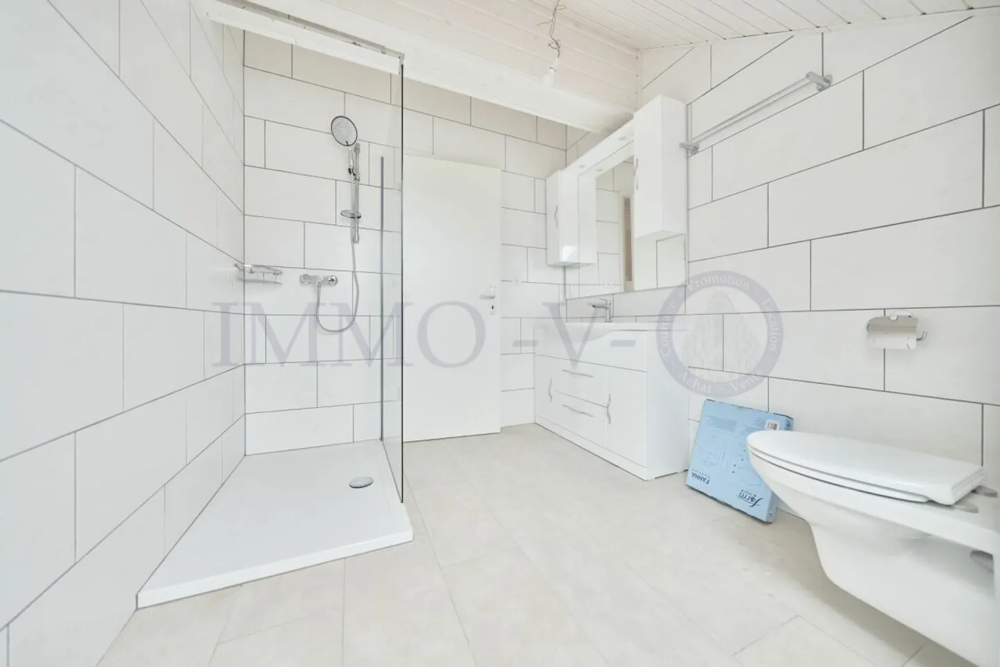 NUOVO E SPAZIOSO IN ATTICO CON BALCONE-TERRAZZA - Foto 7 di 7