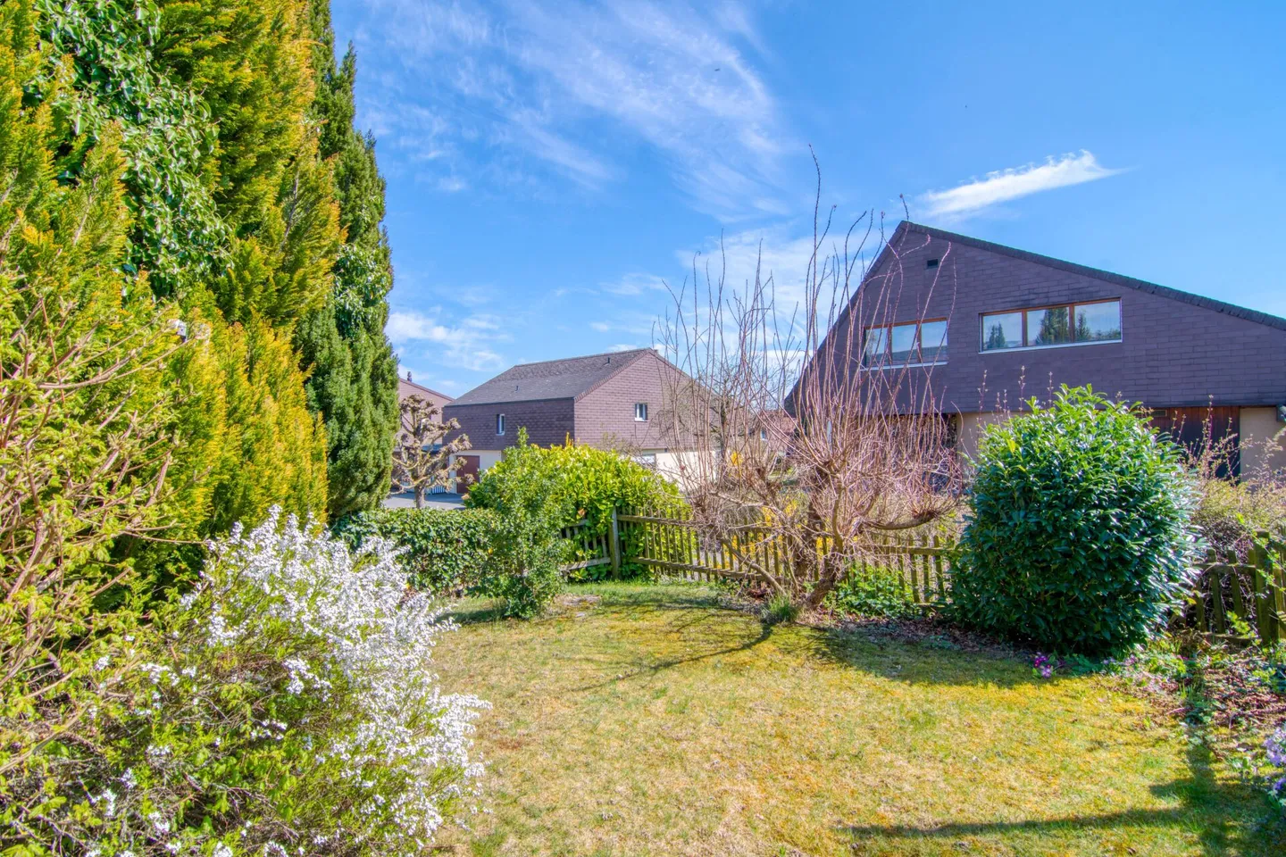 Maison individuelle de 6,5 pièces située au calme à Meikirch avec intimité et espace pour plusieurs véhicules - Photo 31 sur 34