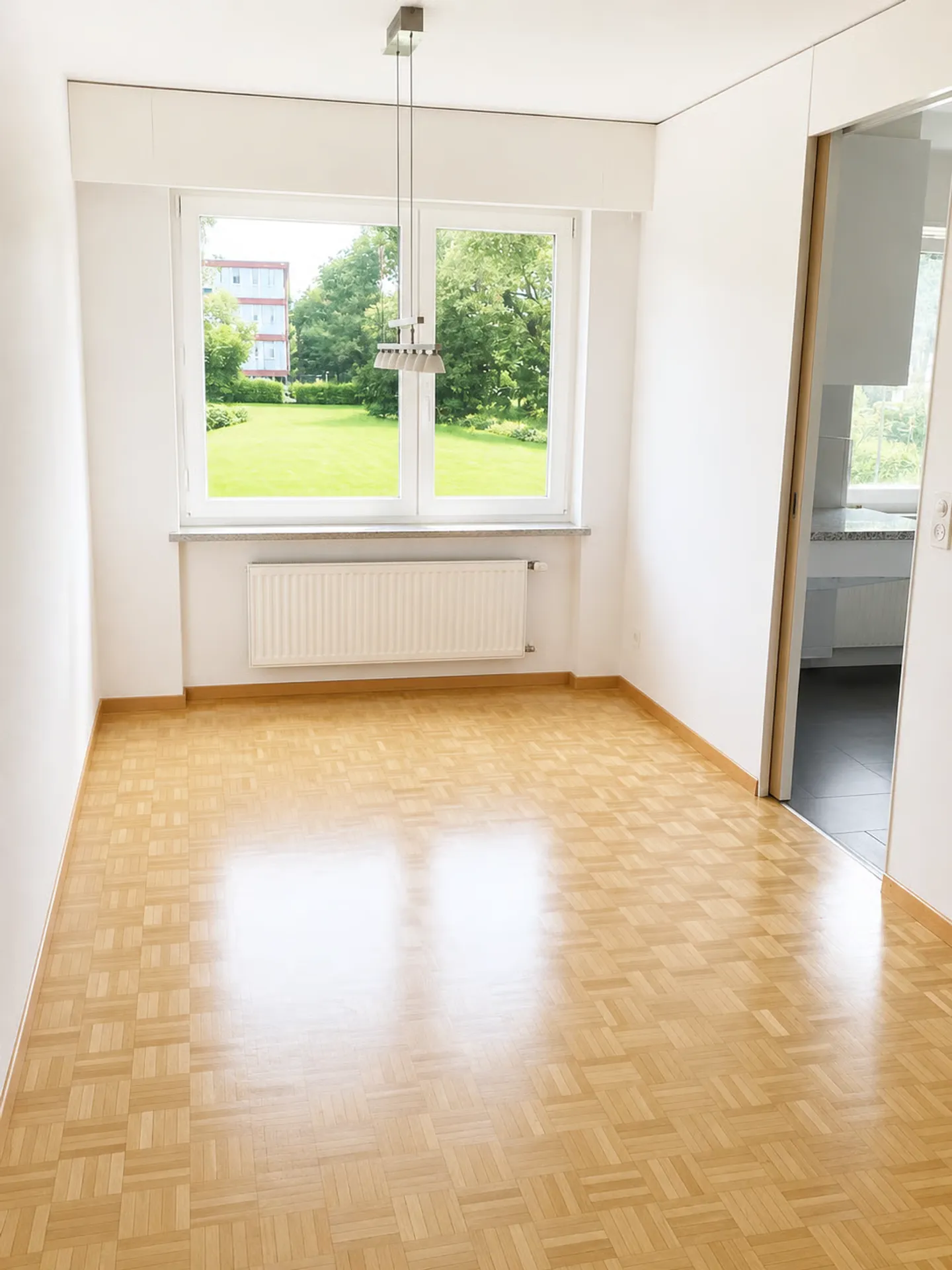 Luminoso appartamento di 3,5 locali con grande balcone soleggiato - Foto 6 di 13