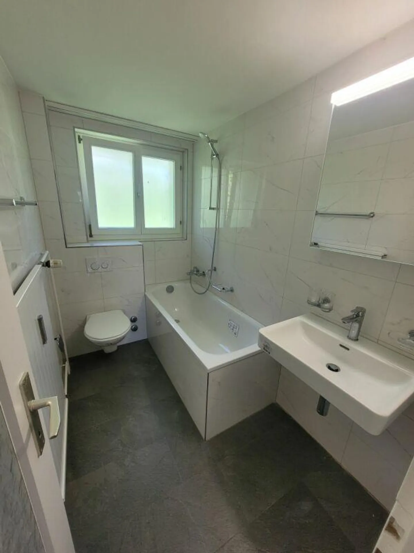 Modern renovierte Wohnung - Foto 3 von 8