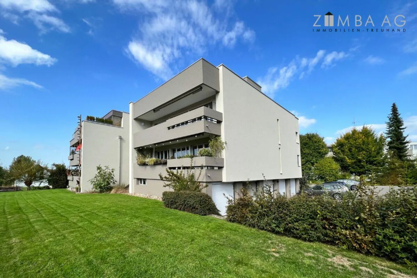 Spacious, very quiet location, lots of sun, large balcony, washer/dryer - Photo 1 of 22