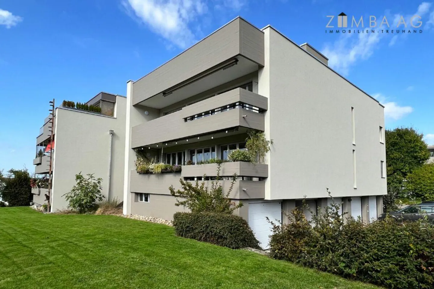 Spacious, very quiet location, lots of sun, large balcony, washer/dryer - Photo 4 of 22
