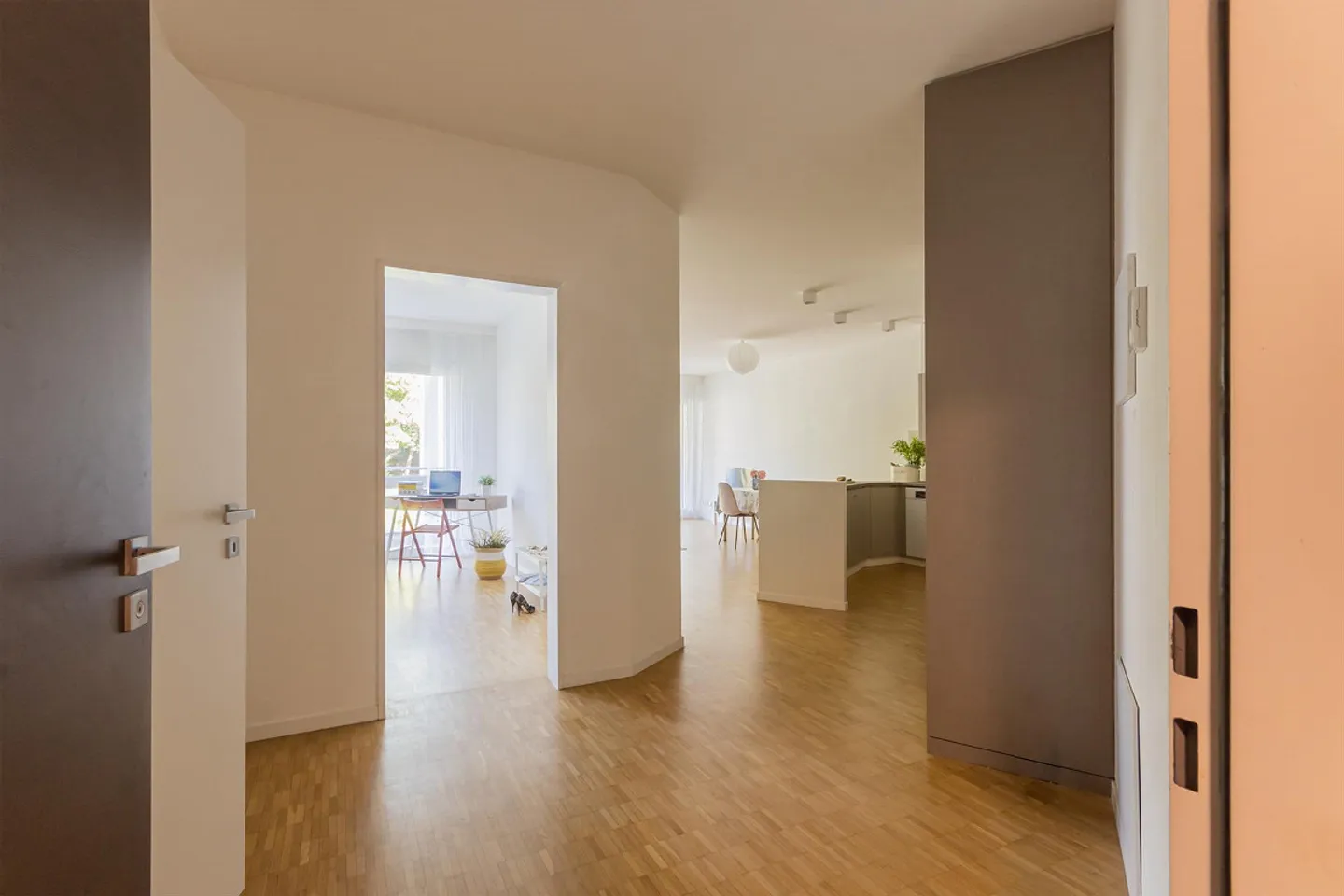 Moderne 2,5 Zimmer im renommierten Parco Maraini - Foto 3 von 10