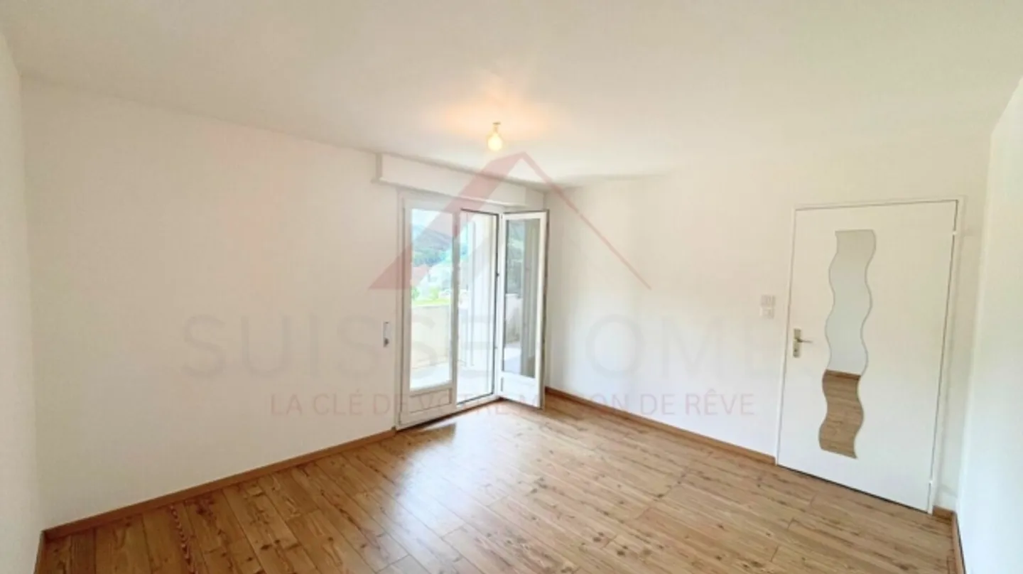 «Entre nature et lumière - appartement rénové de 3.5 pièces à Saint-Imier, vue dégagée et calme absolu» - Photo 5 sur 11