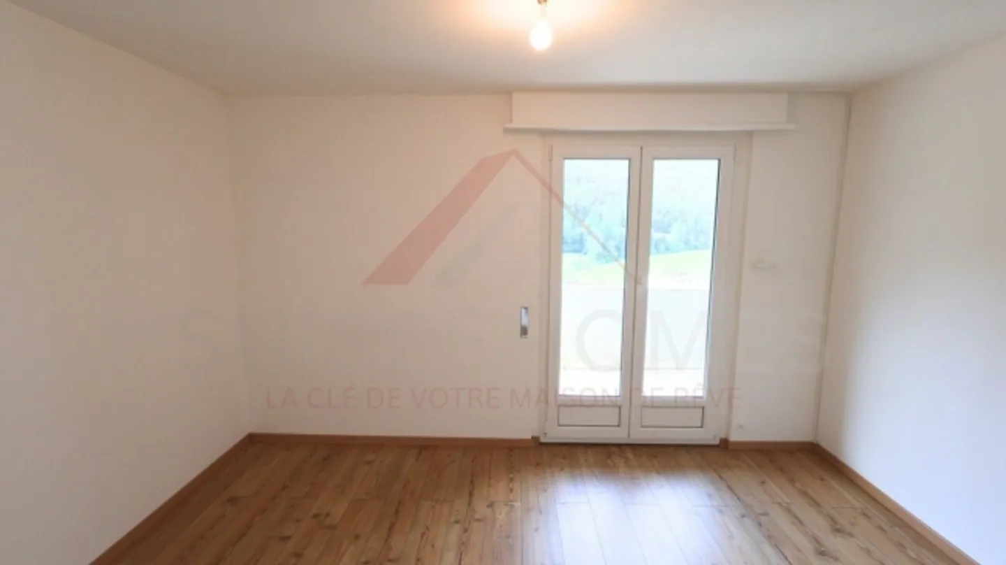 «Entre nature et lumière - appartement rénové de 3.5 pièces à Saint-Imier, vue dégagée et calme absolu» - Photo 6 sur 11