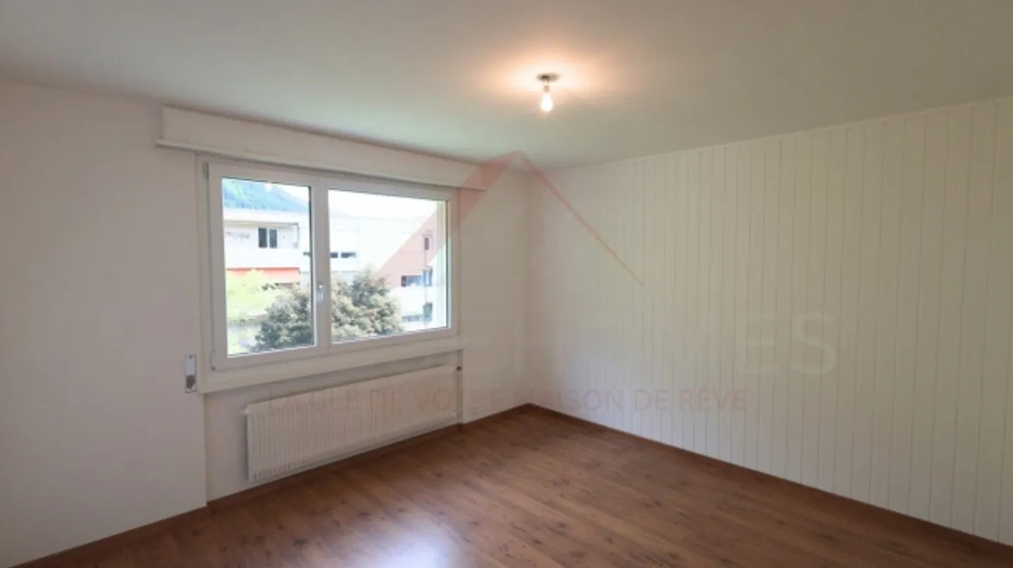 «Entre nature et lumière - appartement rénové de 3.5 pièces à Saint-Imier, vue dégagée et calme absolu» - Photo 8 sur 11