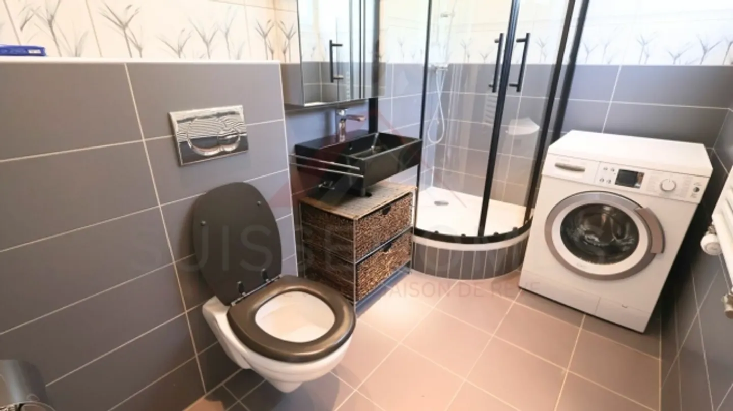 «Entre nature et lumière - appartement rénové de 3.5 pièces à Saint-Imier, vue dégagée et calme absolu» - Photo 9 sur 11