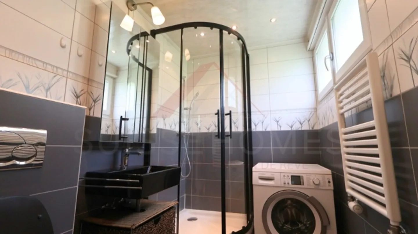 «Entre nature et lumière - appartement rénové de 3.5 pièces à Saint-Imier, vue dégagée et calme absolu» - Photo 10 sur 11