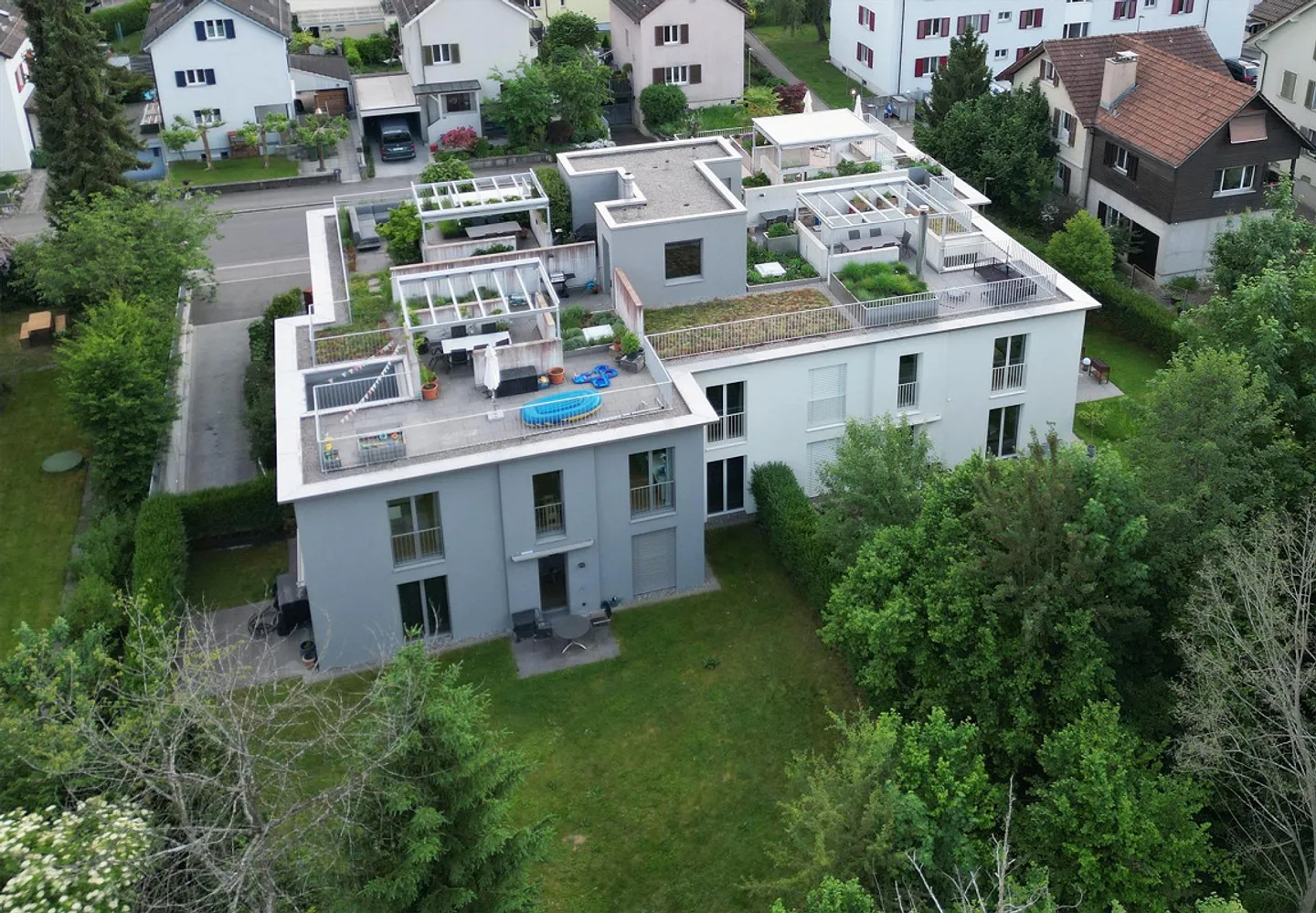 Appartement en copropriété de 4,5 pièces, 1er étage avec atrium et terrasse sur le toit - Photo 3 sur 15