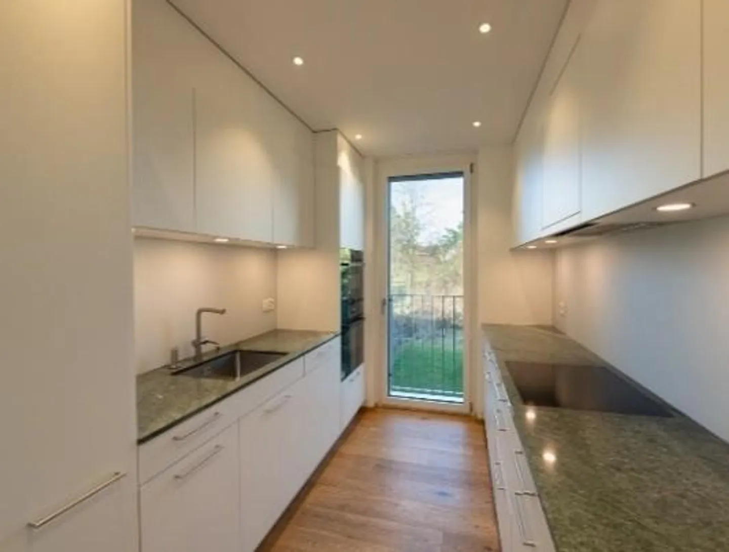 Appartement en copropriété de 4,5 pièces, 1er étage avec atrium et terrasse sur le toit - Photo 10 sur 15