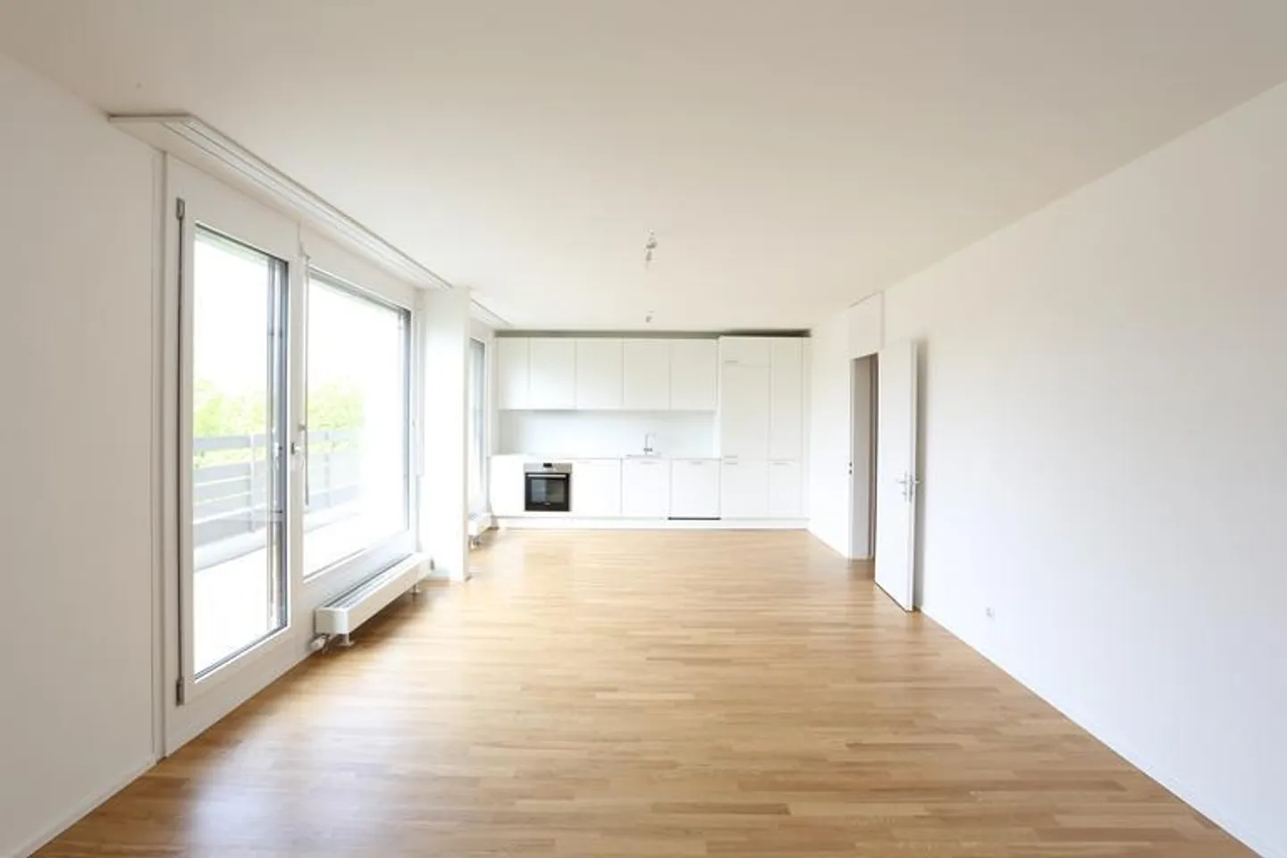 Sunny 3.5-room penthouse apartment near the Langen Erlen - Photo 1 of 11