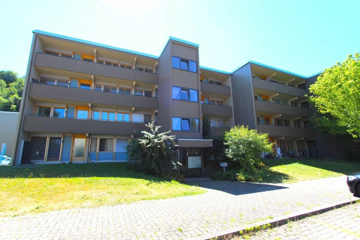 Schöne 4.5Zi-Wohnung mit Balkon zu vermieten - Foto 1 von 8