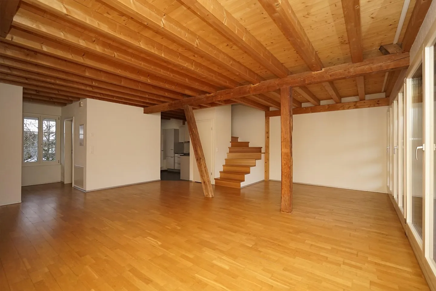 Esperienza abitativa unica: Maisonette luminosa di 4 ½ stanze con terrazza - Foto 3 di 28