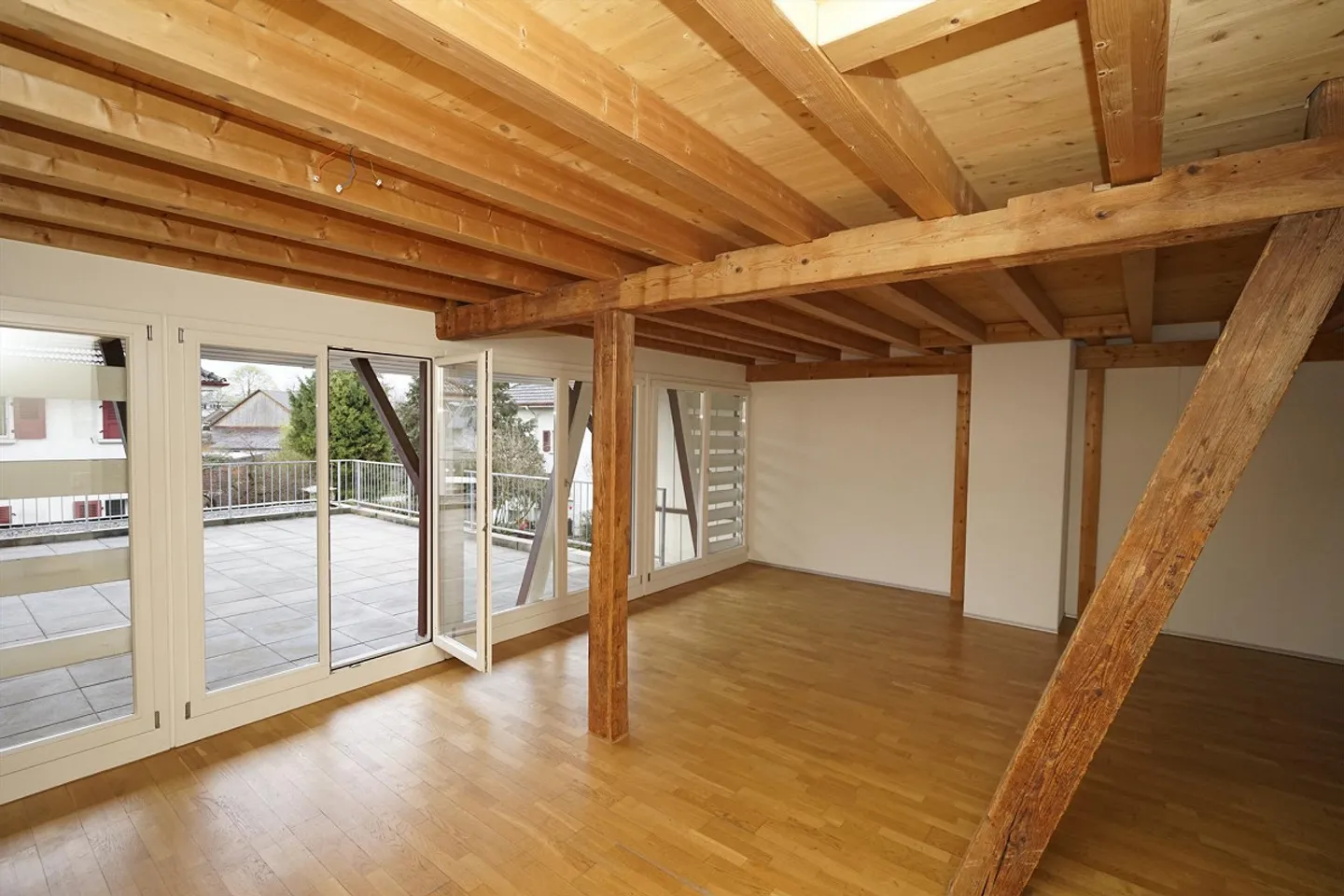 Esperienza abitativa unica: Maisonette luminosa di 4 ½ stanze con terrazza - Foto 4 di 28