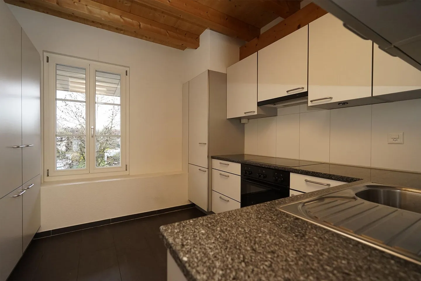 Esperienza abitativa unica: Maisonette luminosa di 4 ½ stanze con terrazza - Foto 8 di 28