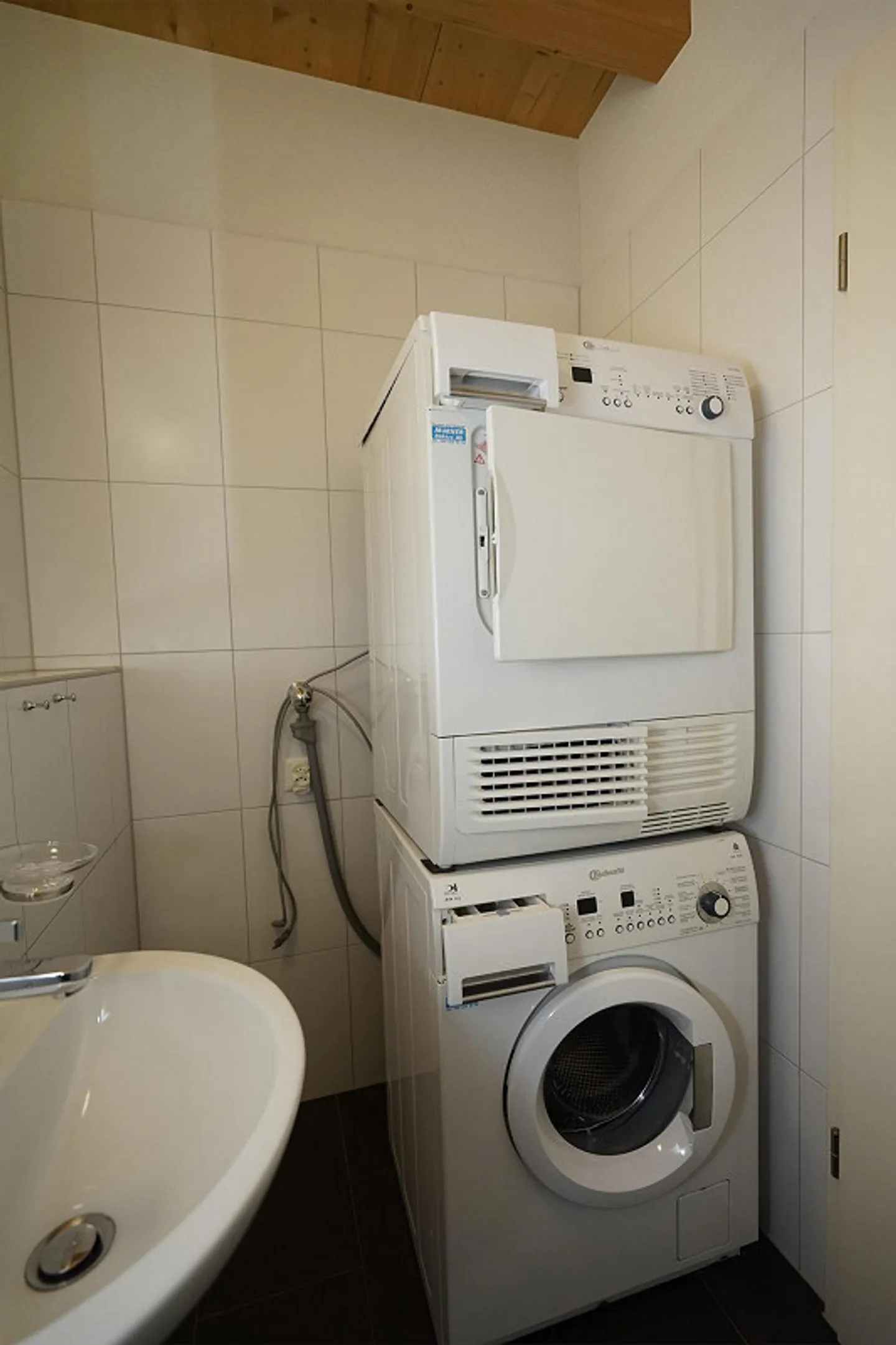 Esperienza abitativa unica: Maisonette luminosa di 4 ½ stanze con terrazza - Foto 9 di 28