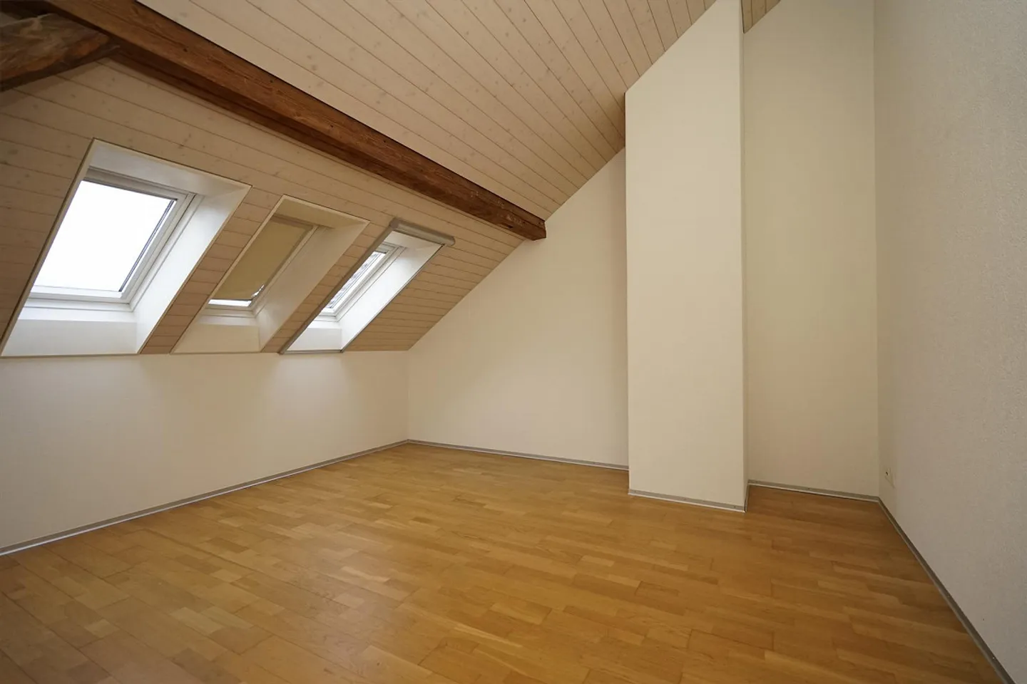 Esperienza abitativa unica: Maisonette luminosa di 4 ½ stanze con terrazza - Foto 14 di 28