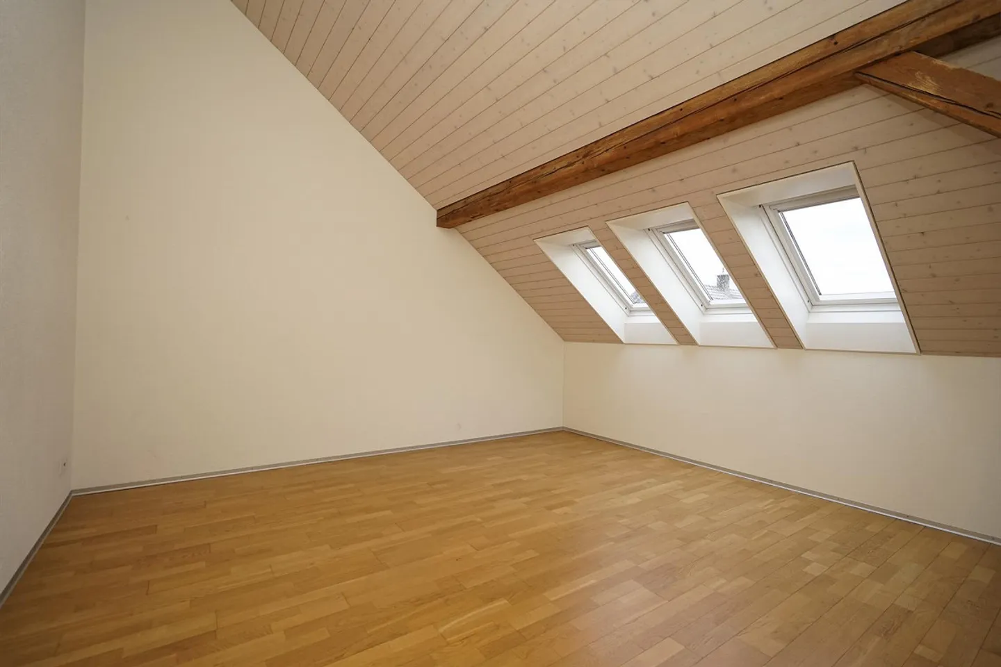 Esperienza abitativa unica: Maisonette luminosa di 4 ½ stanze con terrazza - Foto 15 di 28