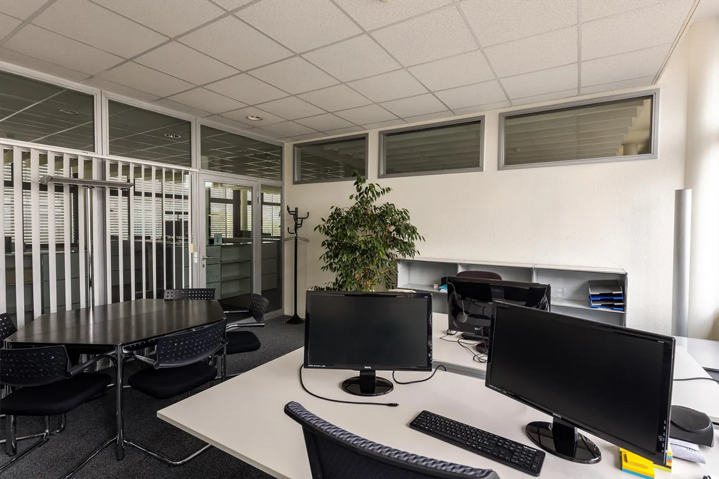 Ambiente di lavoro luminoso nel Business Park di Berna - Foto 4 di 8