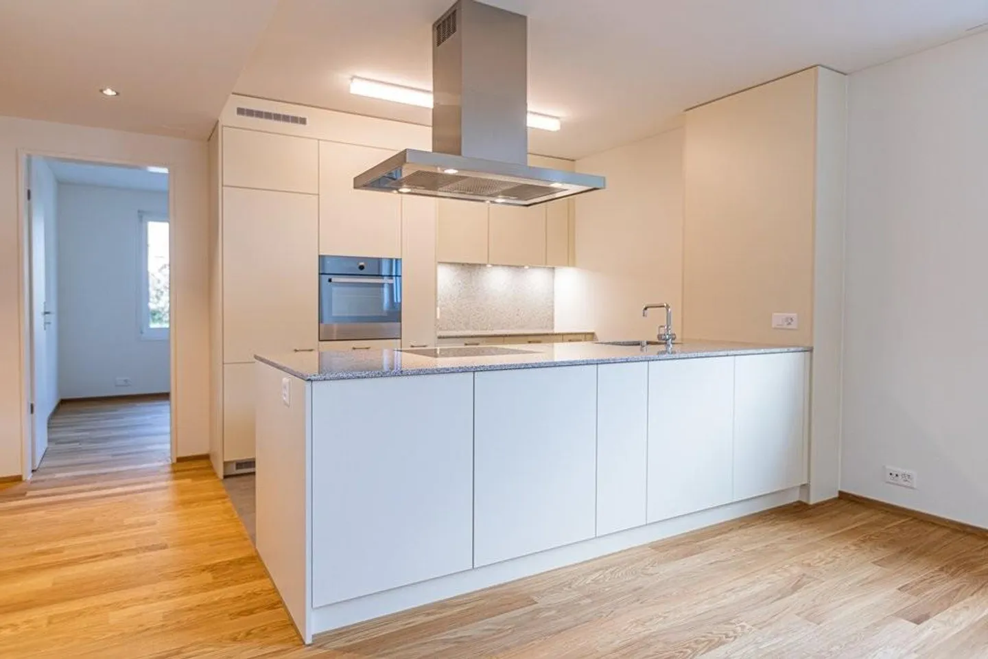 Appartement moderne de 3,5 pièces avec espace jardin à louer - Photo 2 sur 11