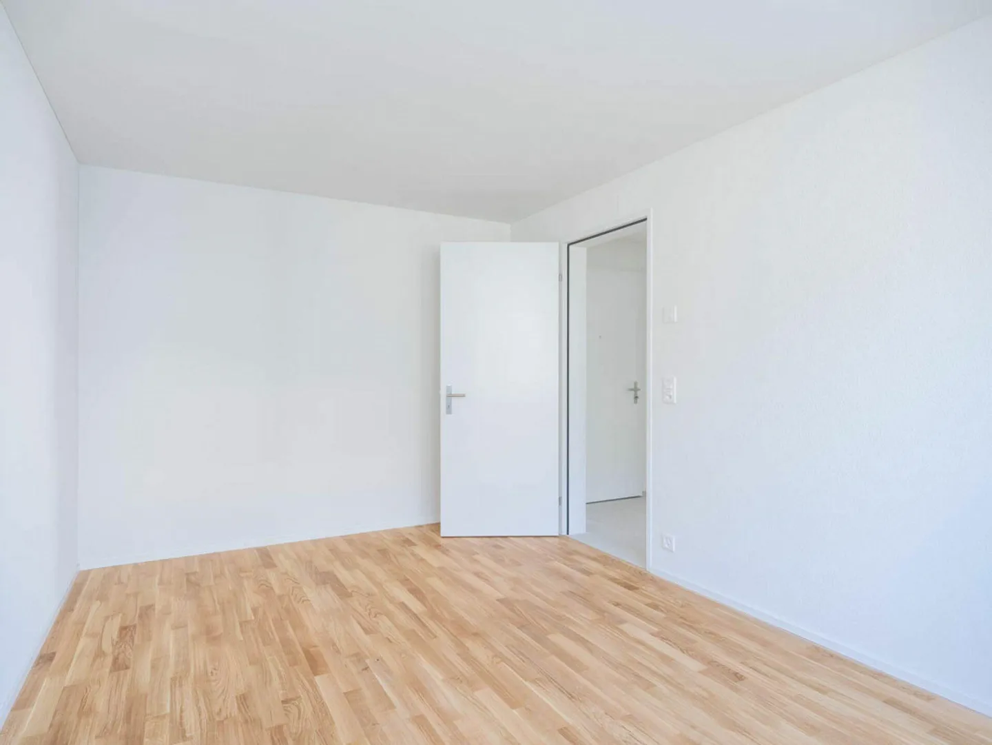 First rental: 3.5-room penthouse apartment with lake and mountain views - Photo 7 of 15