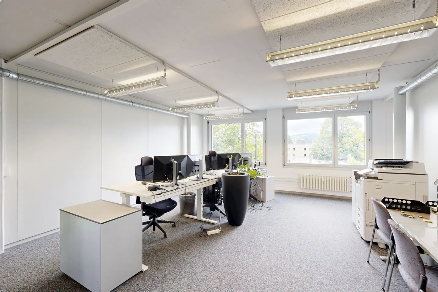 Bâtiment de bureaux représentatif à proximité immédiate de la gare - Photo 2 sur 3