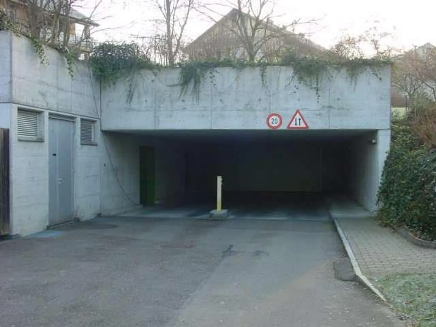 Ihr Parkplatz in der Tiefgarage sicher und trocken ! - Foto 1 von 2