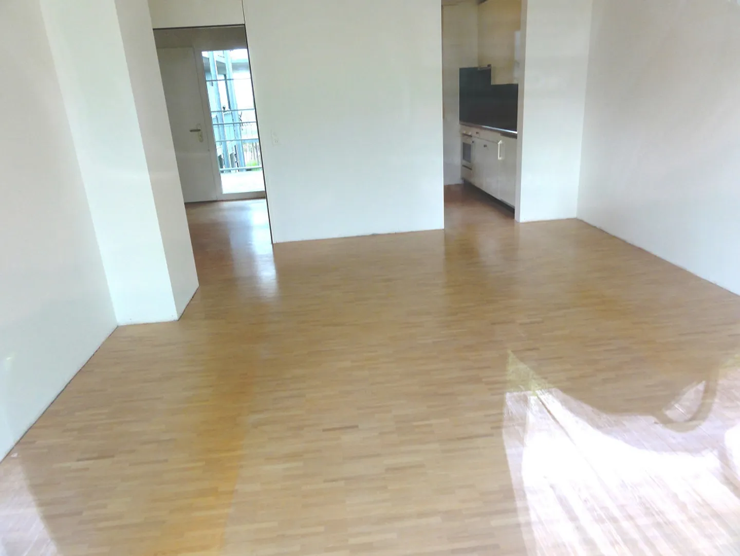 Appartement rénové de 2 1/2 pièces dans une communauté de retraite - Photo 2 sur 12