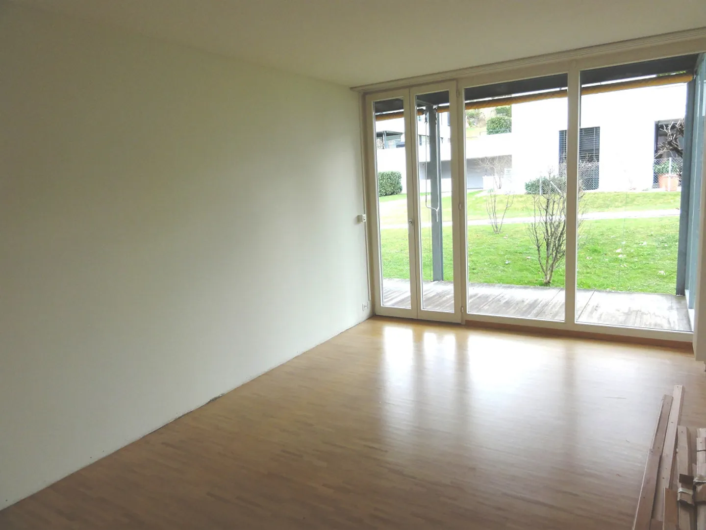 Appartement rénové de 2 1/2 pièces dans une communauté de retraite - Photo 3 sur 12