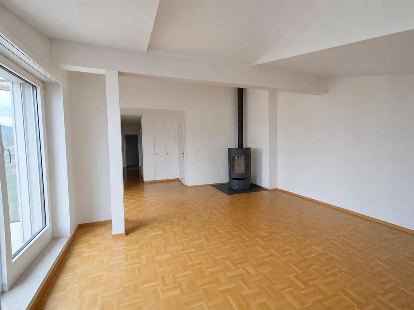 Helle Dachwohnung mit Weitsicht - Foto 3 von 5