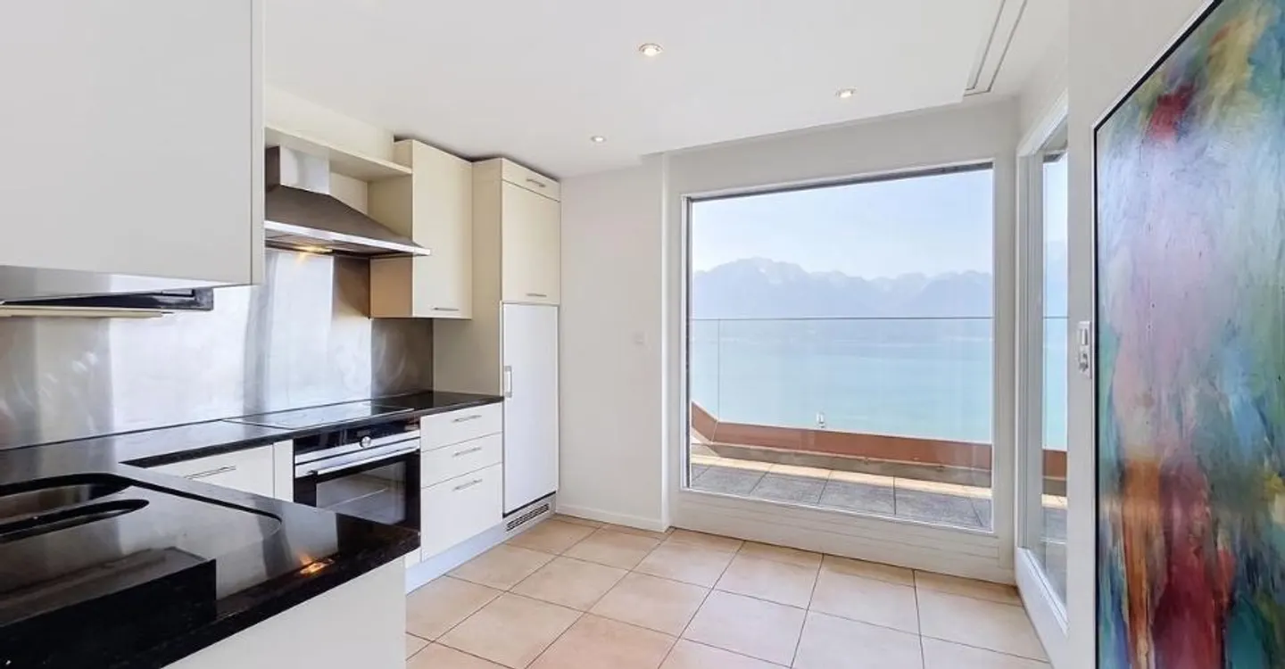 Un appartement baigné de lumière, une terrasse panoramique et une vue à couper le souffle sur le lac. - Foto 6 von 13
