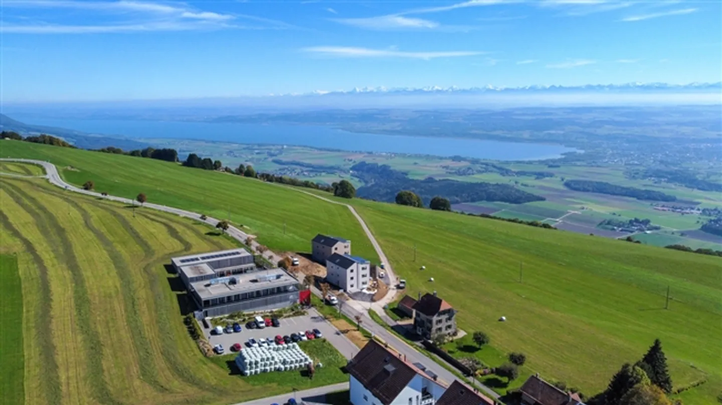 Nouvel appartement de 2,5 pièces - Attique avec une vue magnifique sur les Alpes et le lac - Photo 3 sur 12