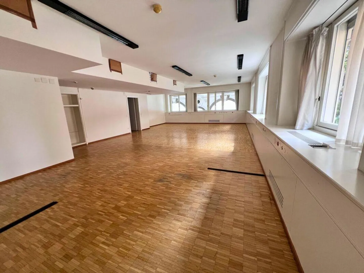 Ufficio in uno degli edifici più prestigiosi e storici della città - Foto 2 di 4