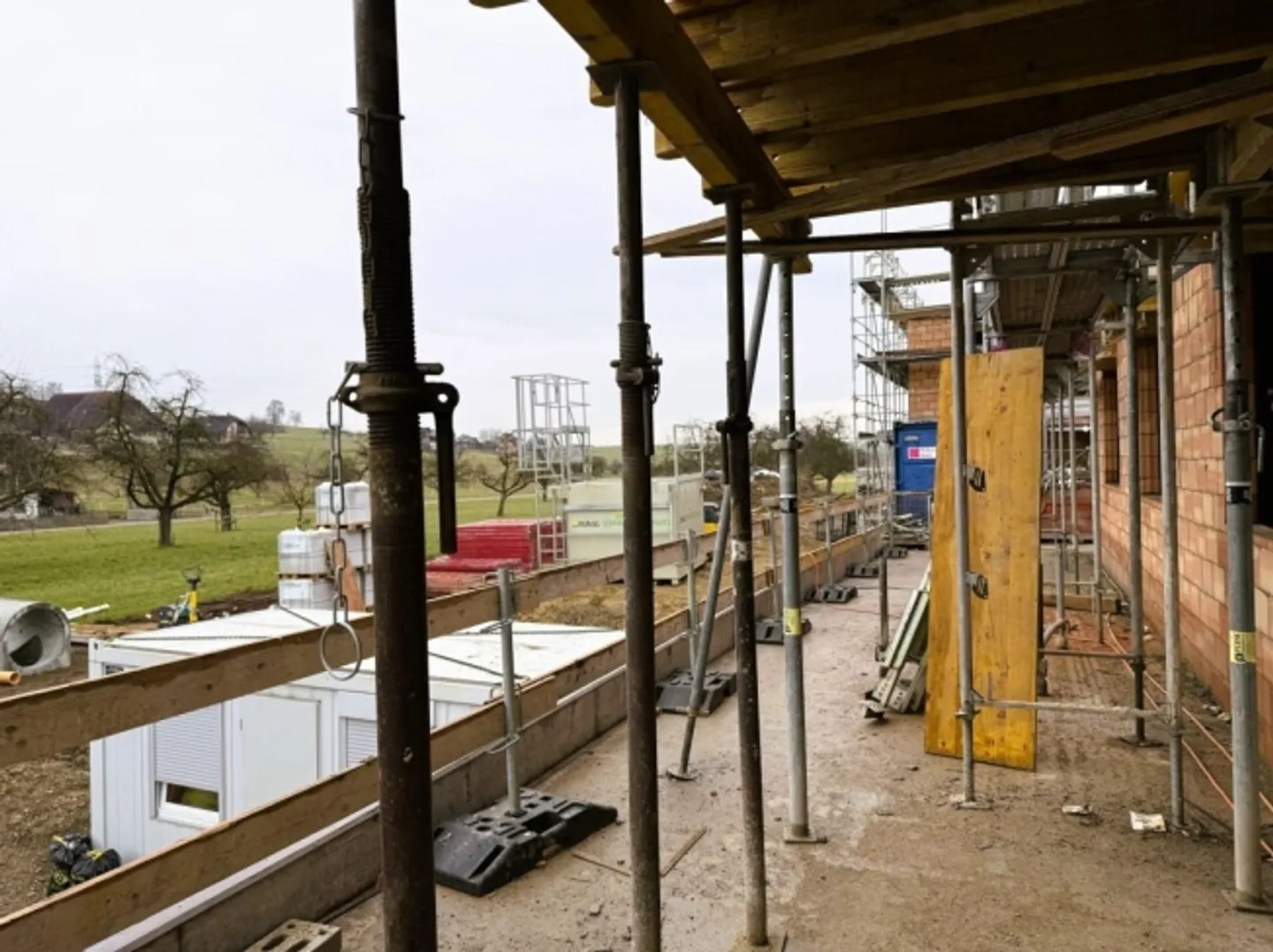 Nouvel appartement sous les toits de 4,5 pièces à louer à Mettlen - Photo 3 sur 12