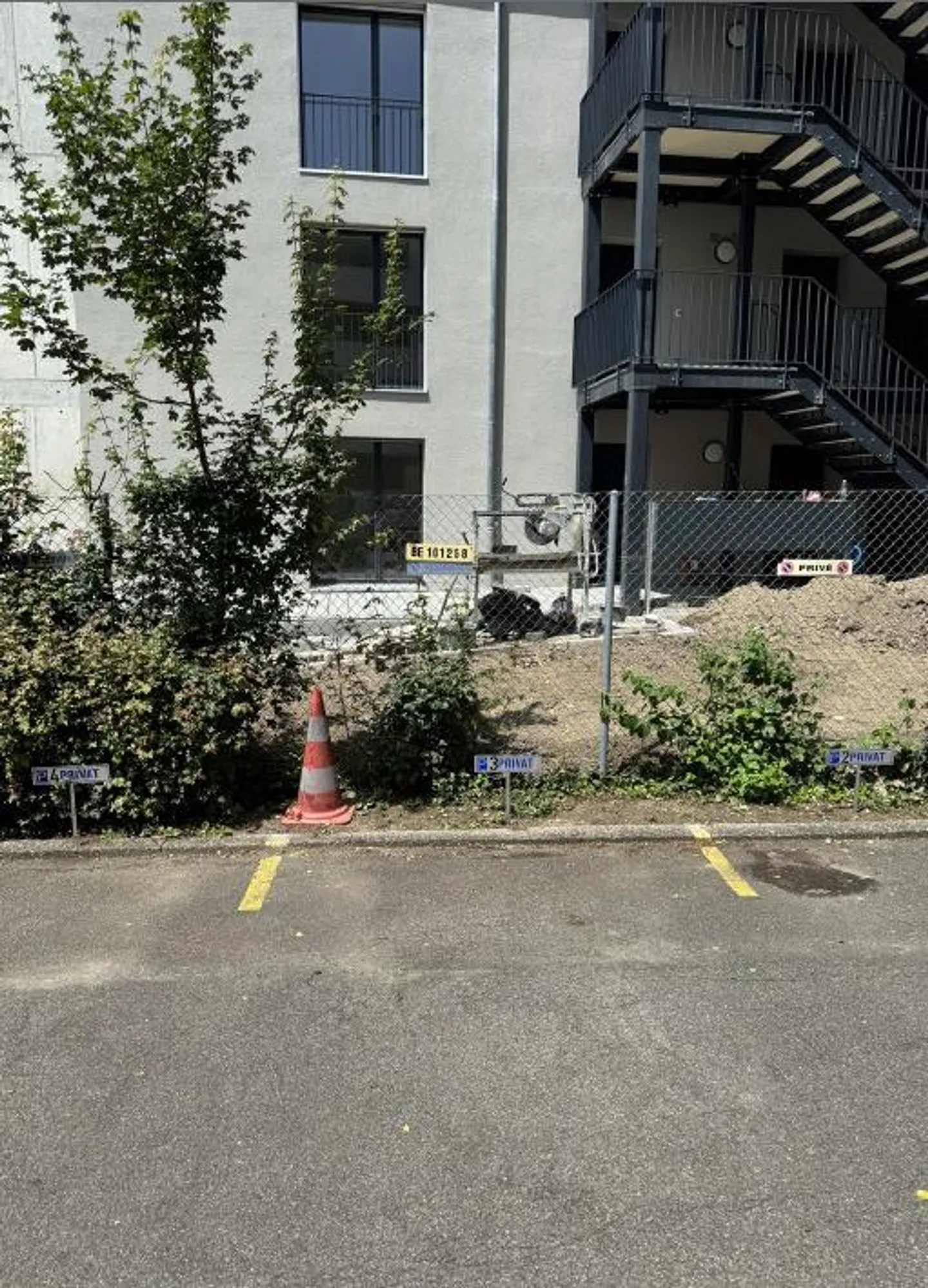 Dal 1.12.2025 sono disponibili due posti auto all'aperto - Foto 1 di 1