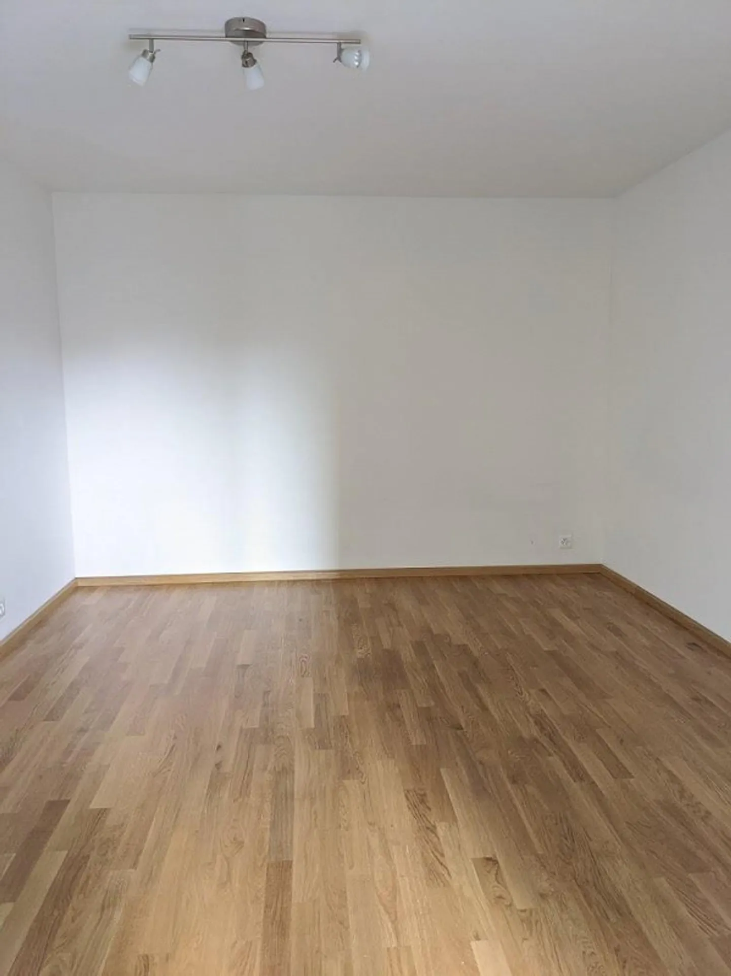 Modern, attractive 1-room apartment with balcony + elevator near Kannenfeldpark - Photo 5 of 9