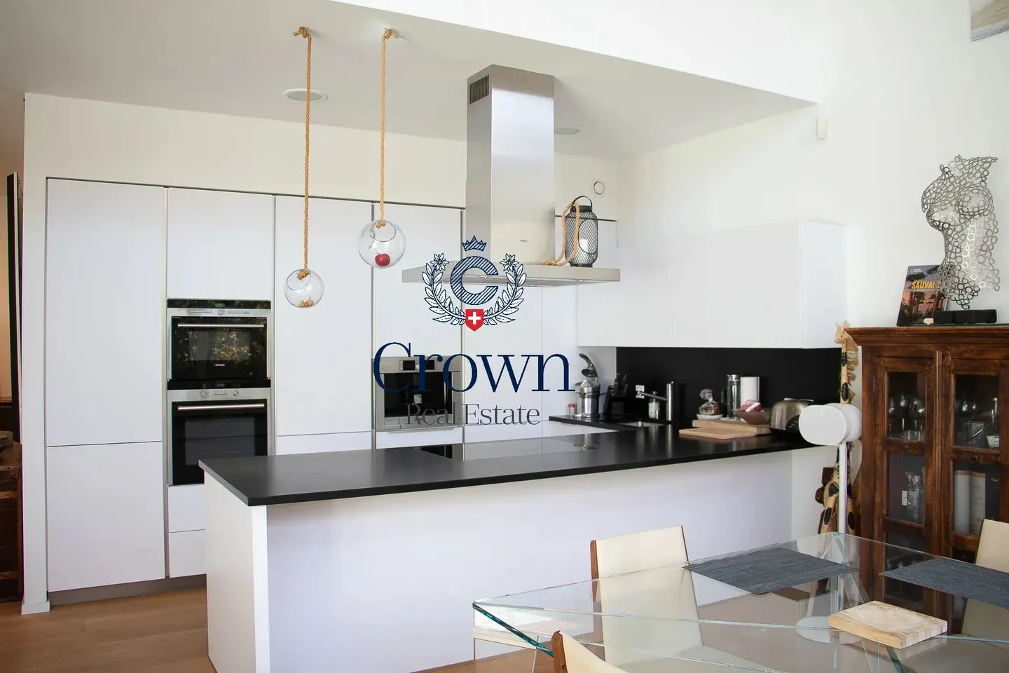 The space of a duplex, downtown Geneva 10 minutes away, everything within reach - Photo 2 of 43