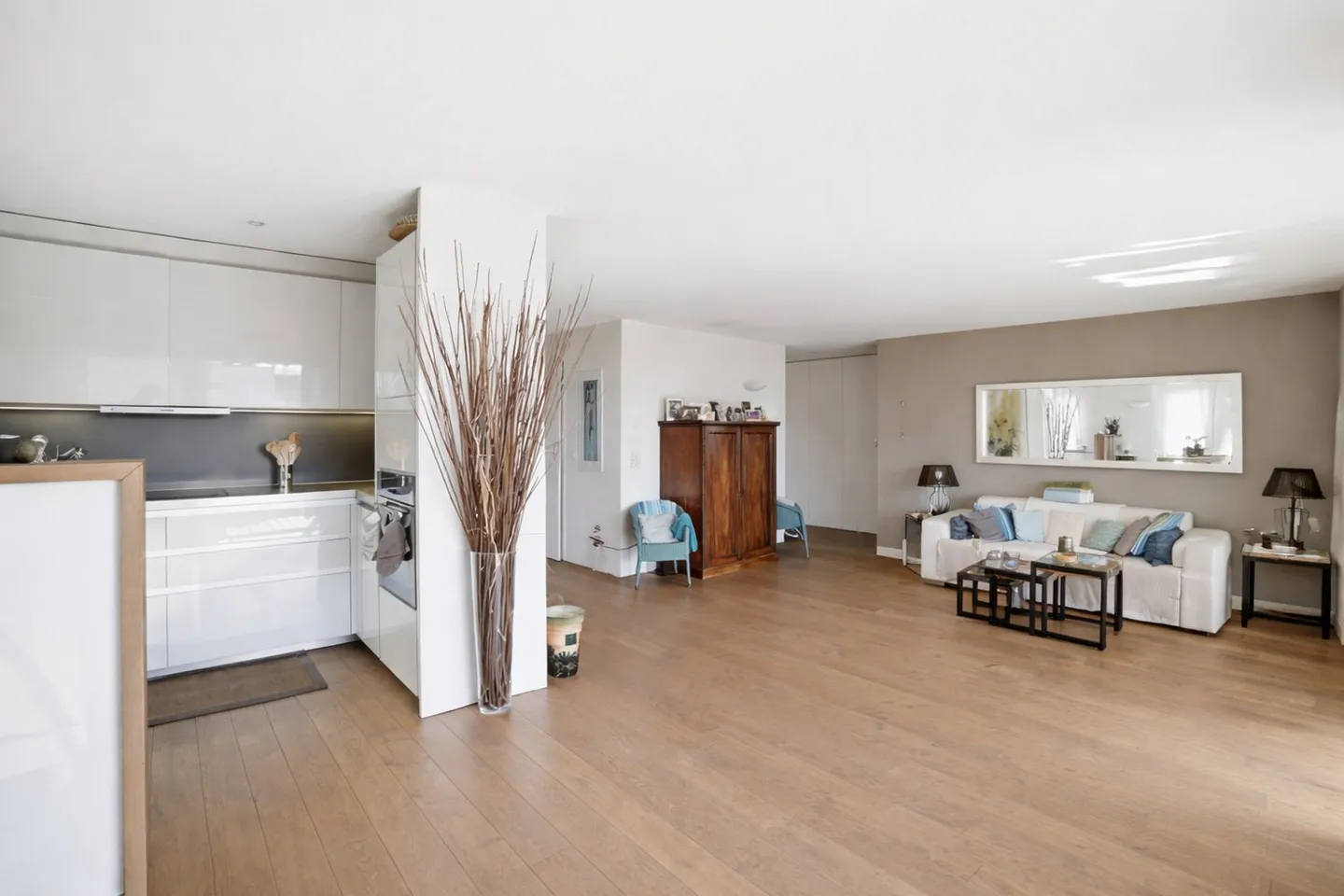 Modern Apartment in Quiet Zurich - Photo 2 of 10