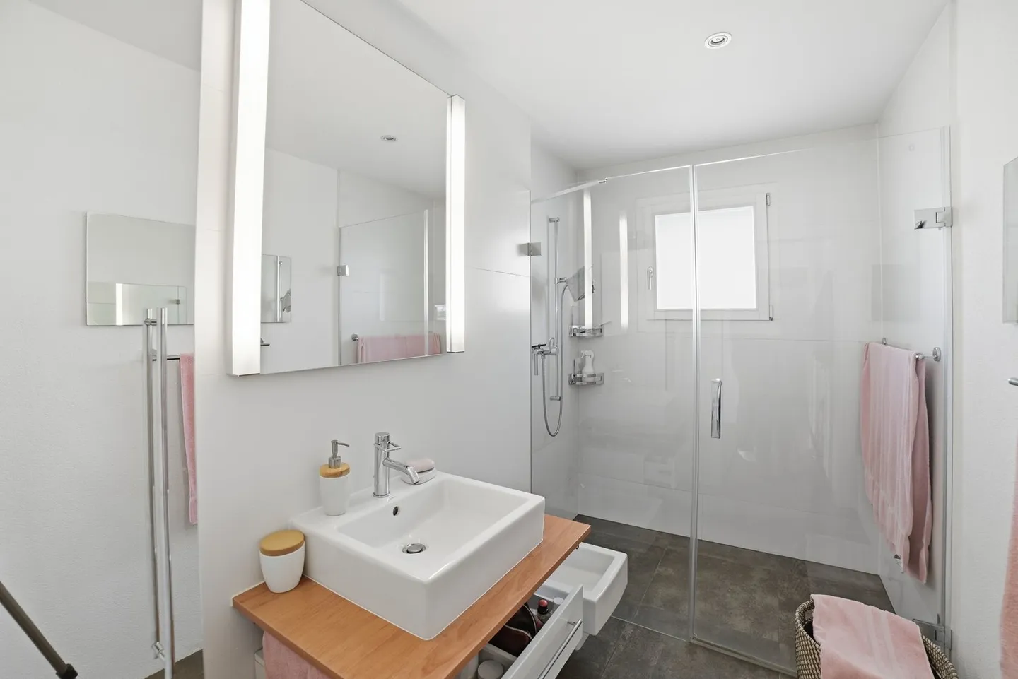 Modern Apartment in Quiet Zurich - Photo 7 of 10