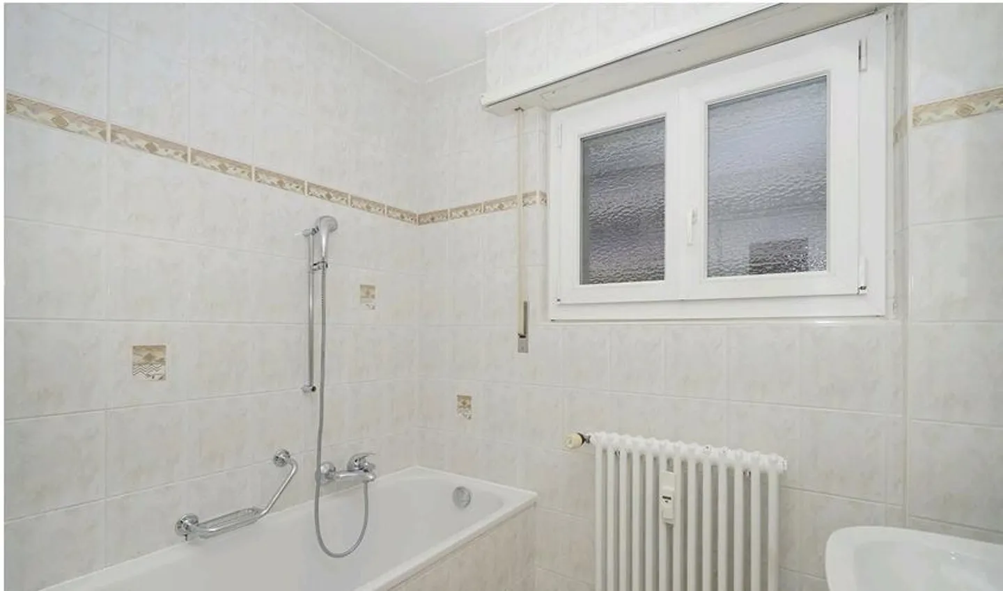 4-Zimmer-Wohnung zur Miete in der Rue du Petit-Chasseur in Sion im obersten Stockwerk - Foto 7 von 10