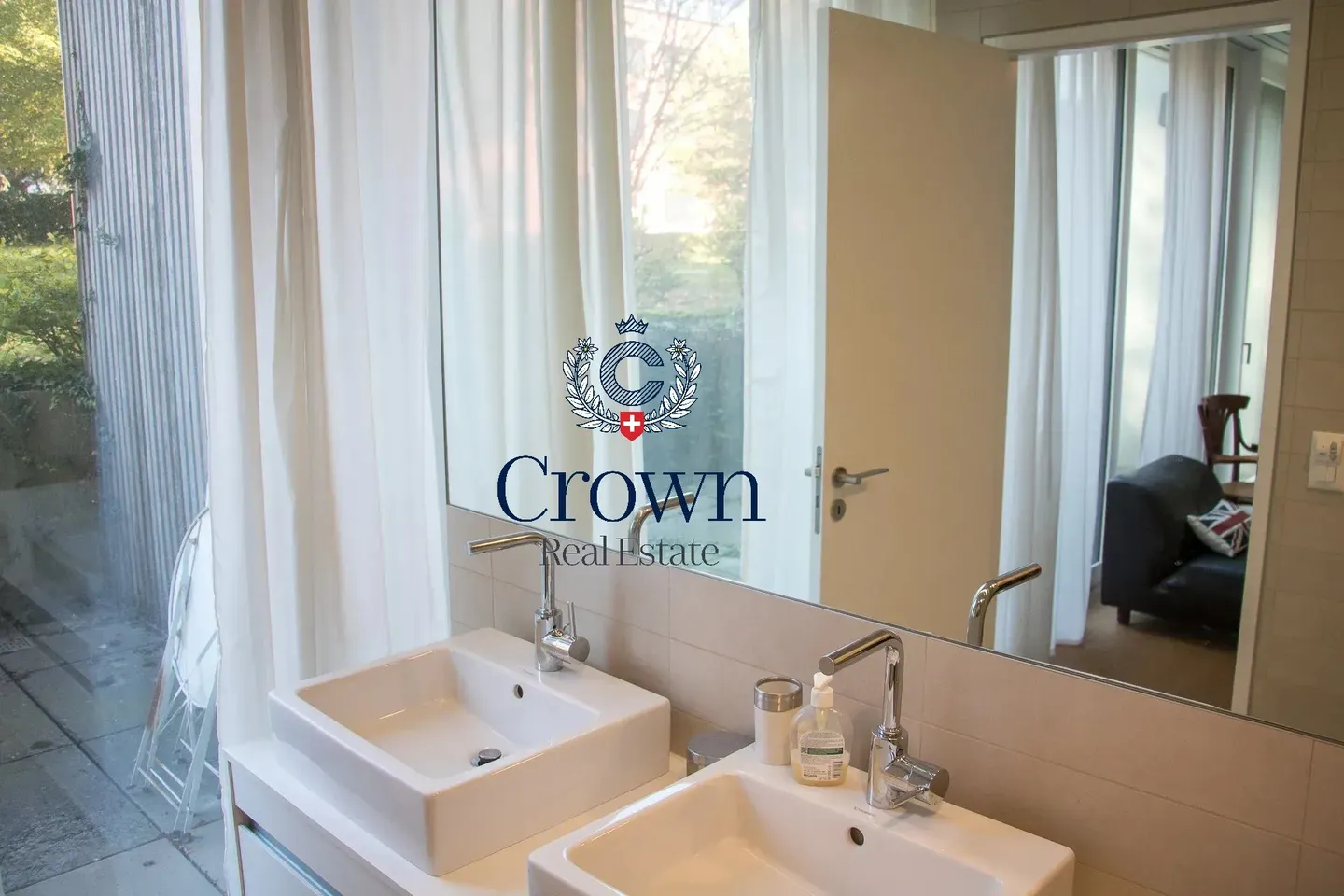 The space of a duplex, downtown Geneva 10 minutes away, everything within reach - Photo 37 of 43