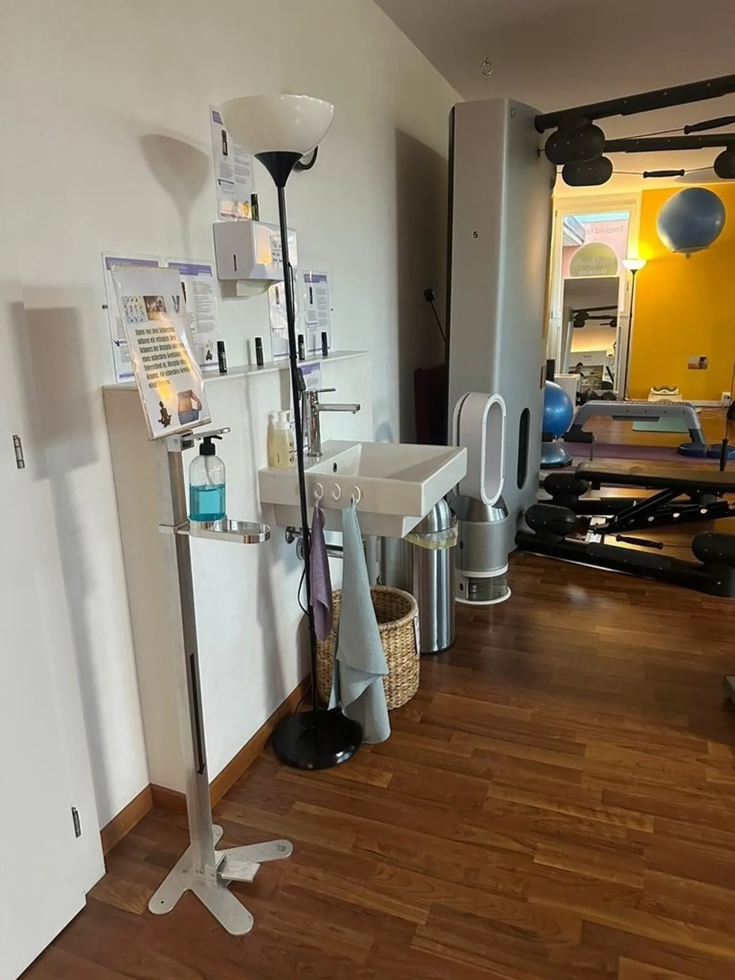 Spazio commerciale moderno a Belp - Foto 5 di 8